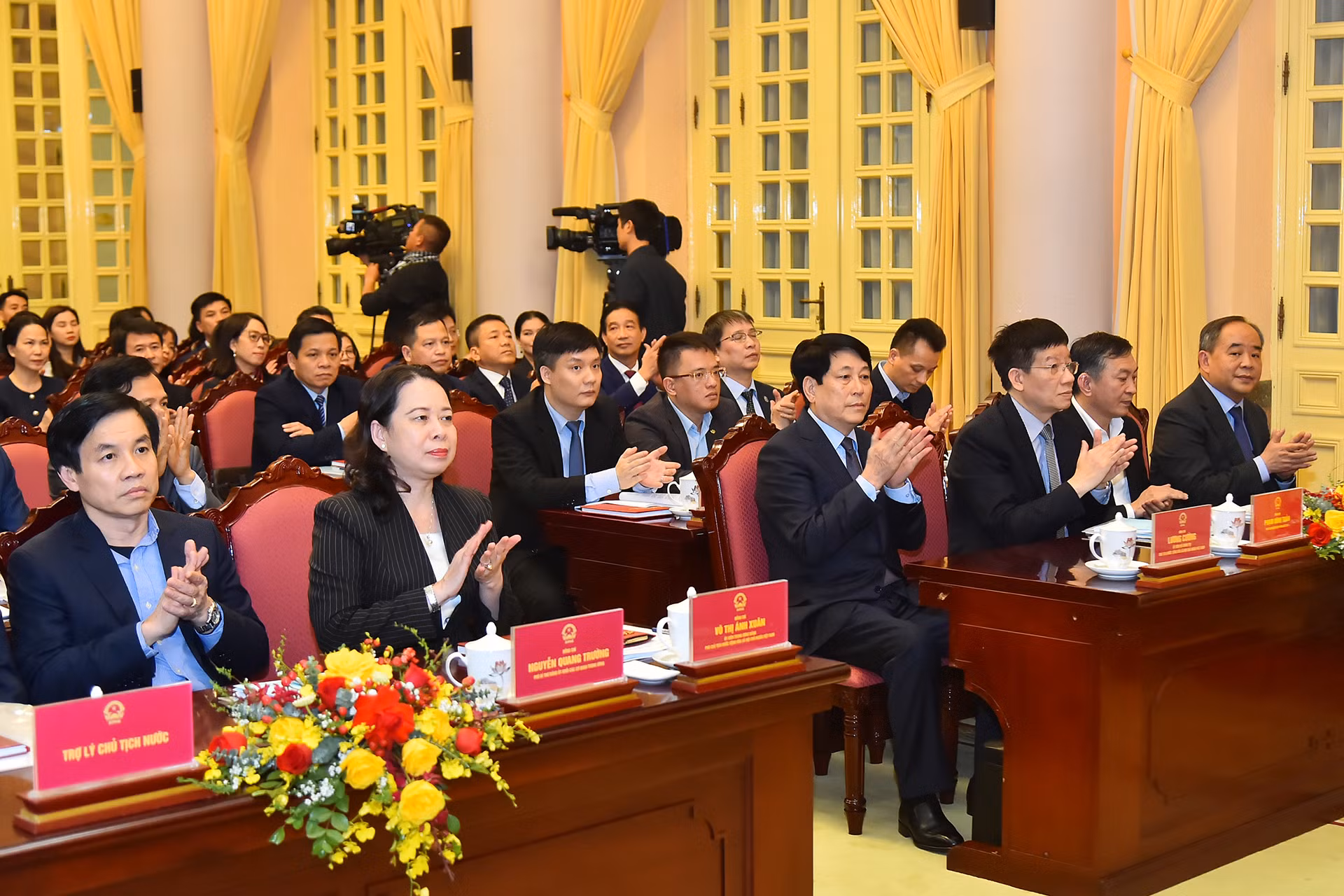 Chủ tịch nước Lương Cường, Phó Chủ tịch nước Võ Thị Ánh Xuân cùng các đại biểu dự hội nghị.