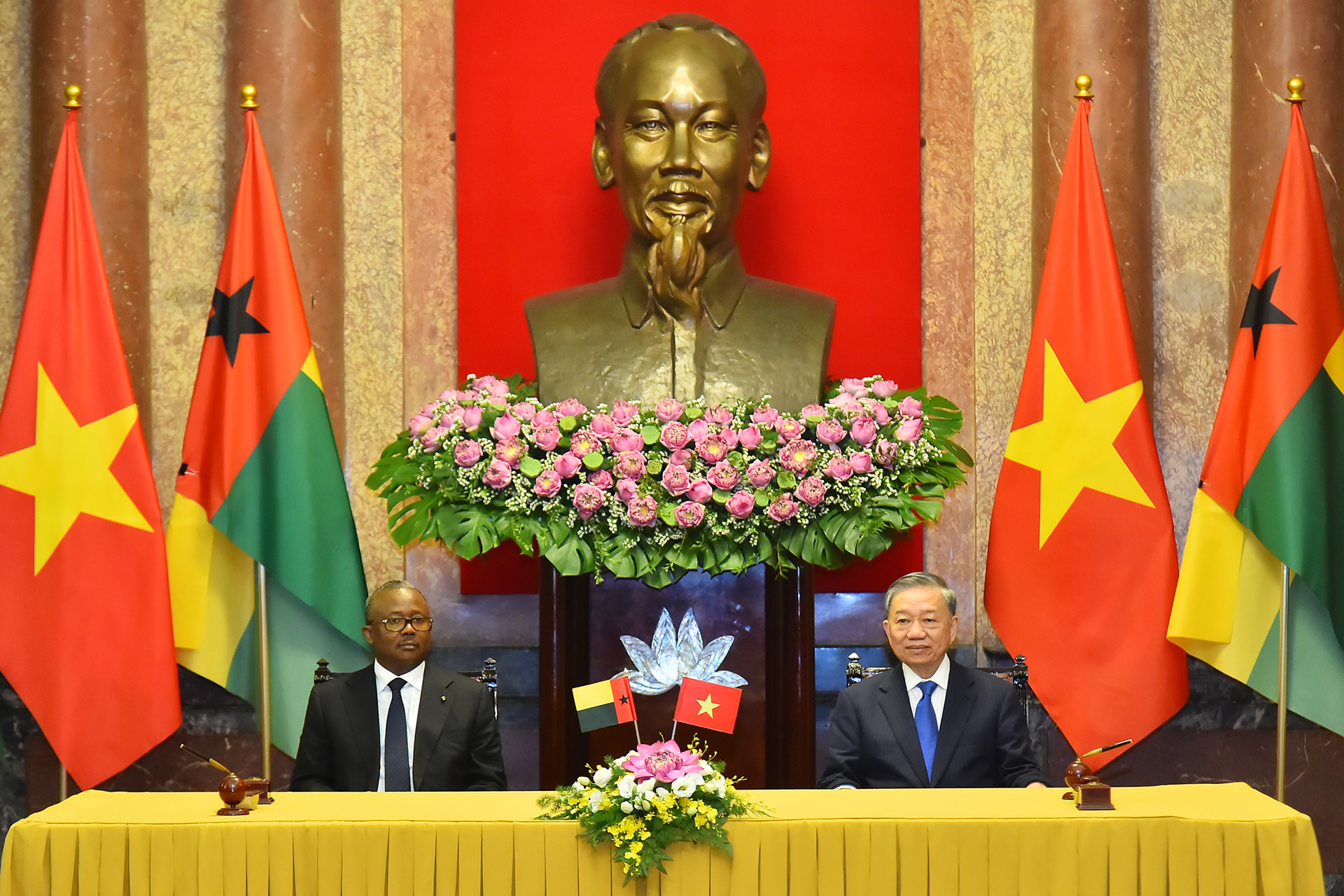 [Ảnh] Lễ ký kết văn kiện hợp tác giữa nước Cộng hòa xã hội chủ nghĩa Việt Nam và nước Cộng hòa Guinea-Bissau ảnh 1