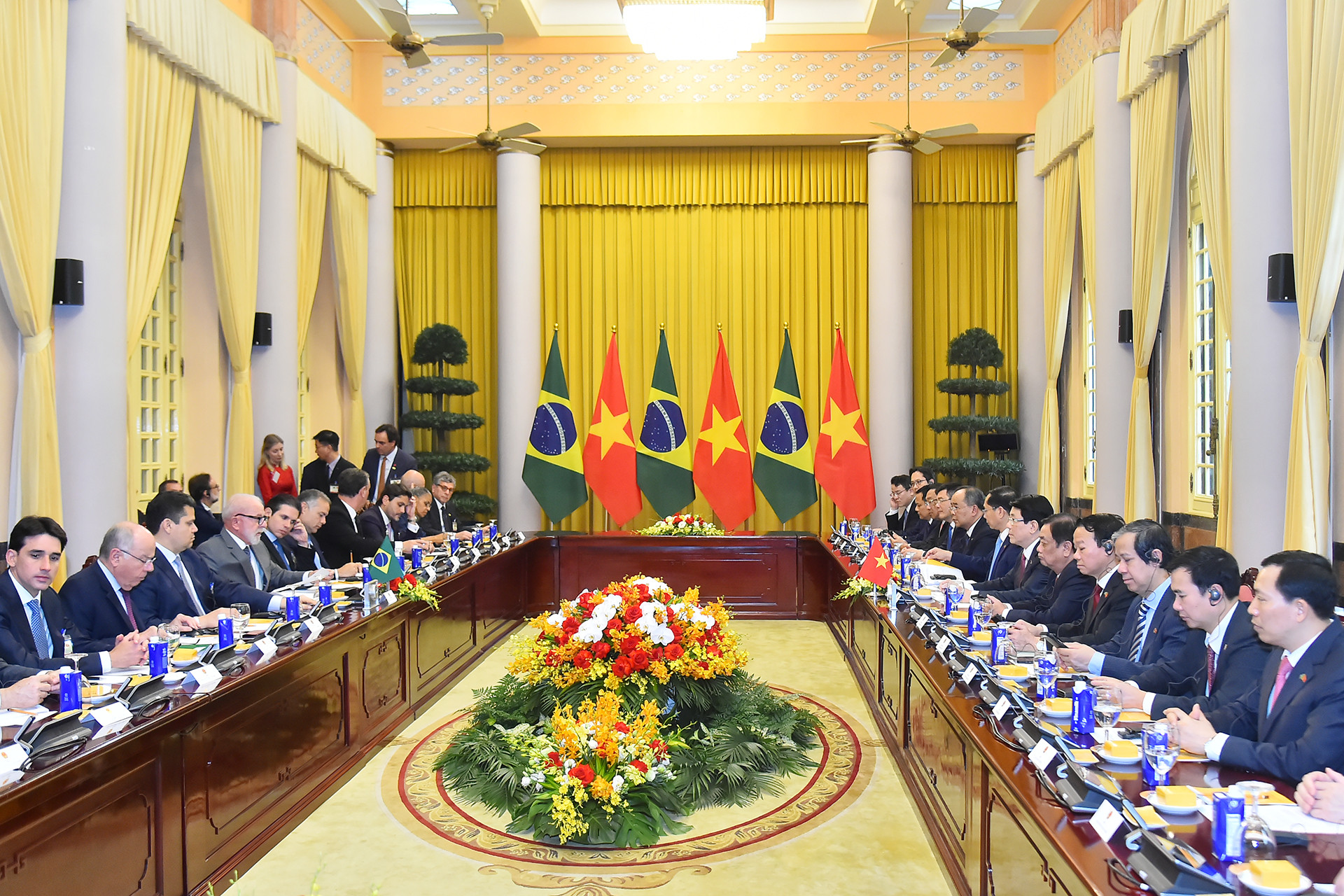 Quang cảnh buổi hội đàm tại Phủ Chủ tịch. Quang cảnh buổi hội đàm tại Phủ Chủ tịch.