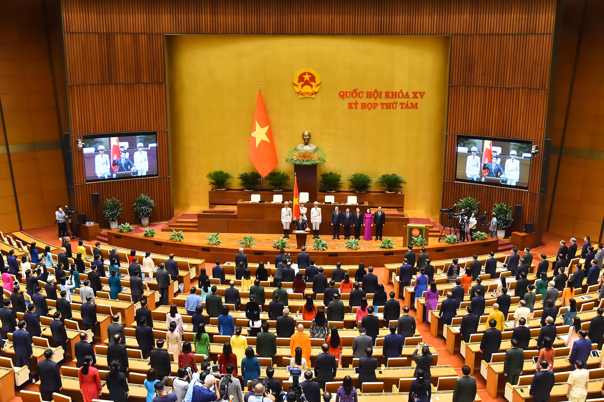 Quang cảnh Lễ tuyên thệ nhậm chức của Chủ tịch nước Lương Cường tại Hội trường Diên Hồng (Nhà Quốc hội).