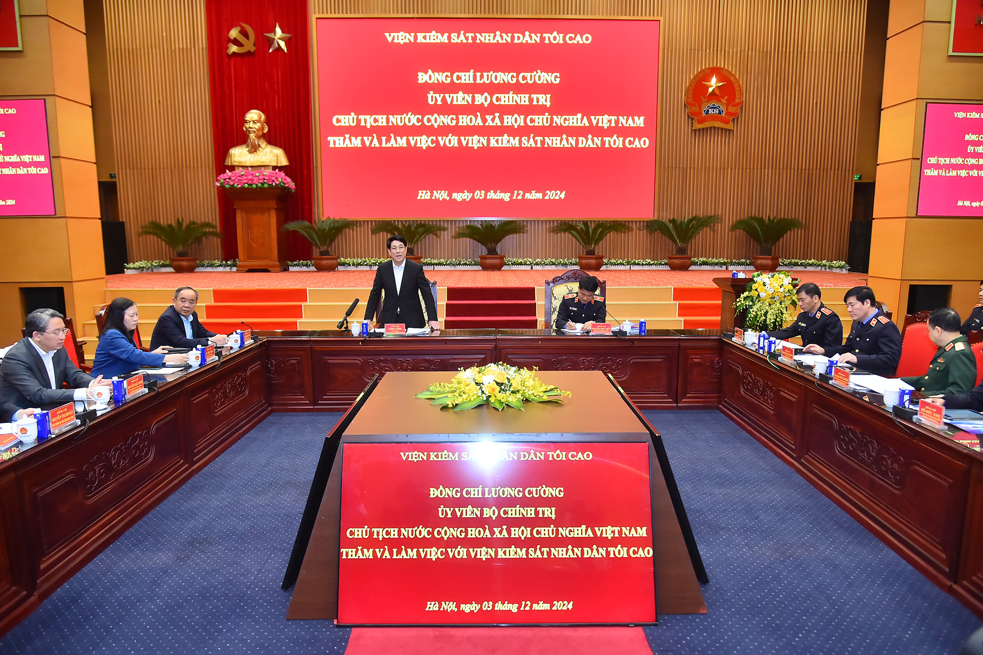 Quang cảnh buổi làm việc của Chủ tịch nước Lương Cường và đoàn công tác với Viện Kiểm sát nhân dân tối cao.