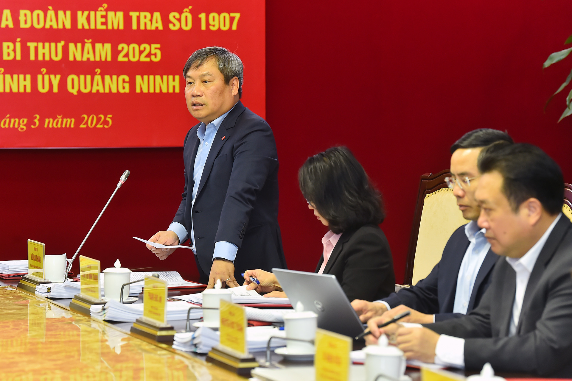 Bí thư Tỉnh ủy Quảng Ninh Vũ Đại Thắng phát biểu ý kiến tiếp thu tại hội nghị.