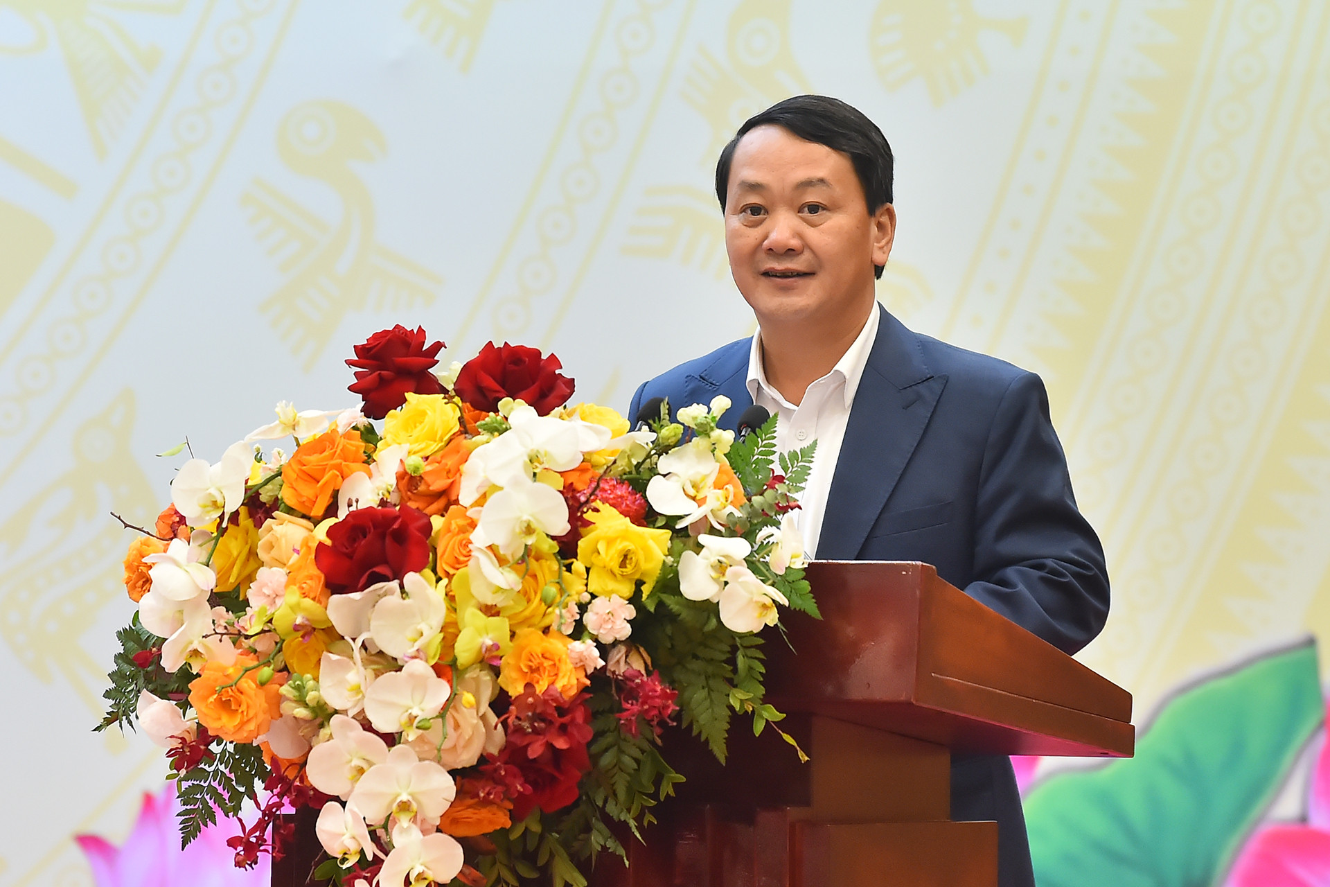 Bộ trưởng, Chủ nhiệm Ủy ban Dân tộc Hầu A Lềnh trình bày tham luận.