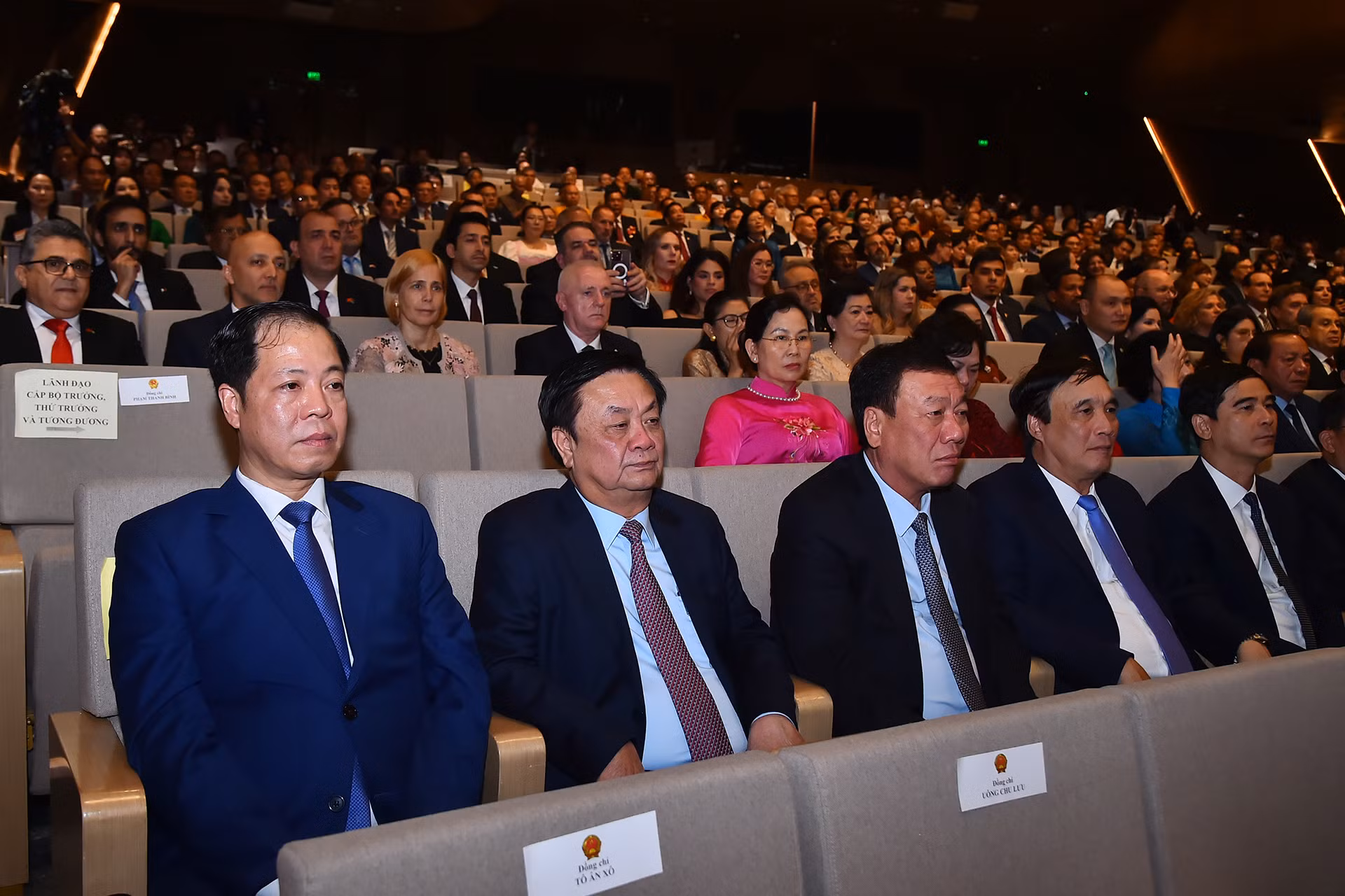 Các đồng chí lãnh đạo Đảng, Nhà nước và các đại biểu dự Lễ kỷ niệm 79 năm Quốc khánh nước Cộng hòa xã hội chủ nghĩa Việt Nam.