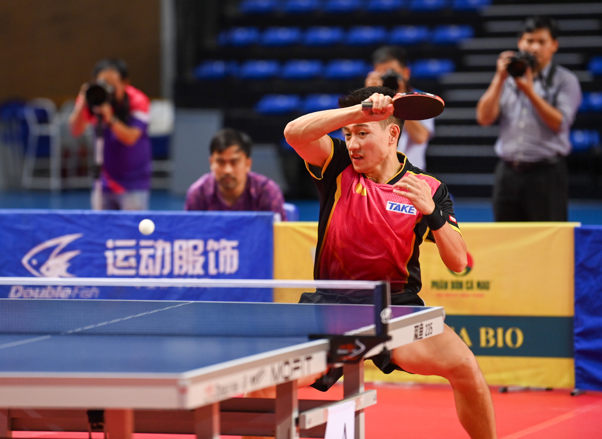 Thi đấu đầy quyết tâm, liên tục ghi điểm với những cú thuận tay sở trường, Anh Tú vượt lên dẫn trước 3-0 trong trận chung kết với các tỷ số lần lượt là 11-7, 11-7 và 11-7.