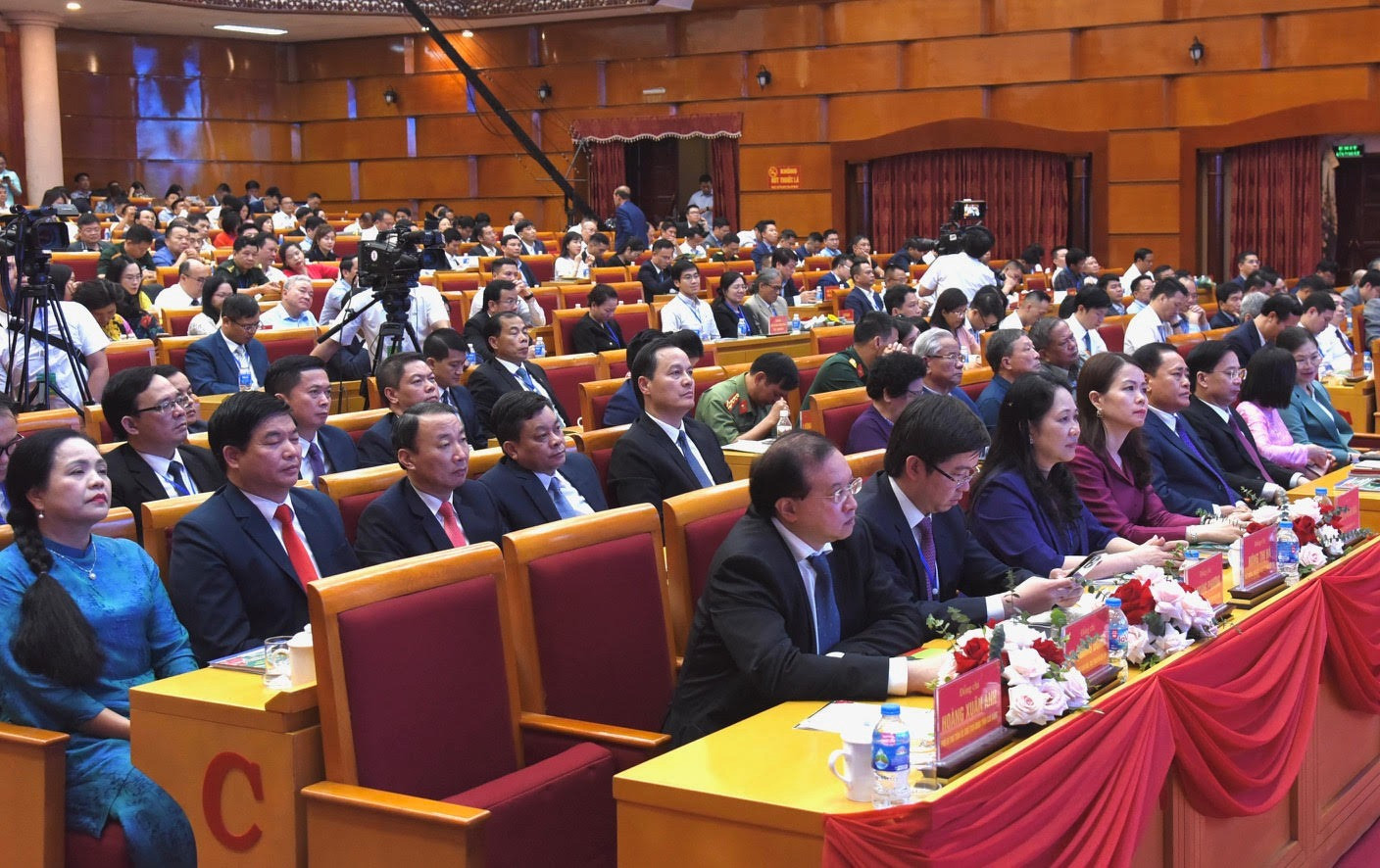 Các đại biểu tham dự hội nghị. Các đại biểu tham dự hội nghị.