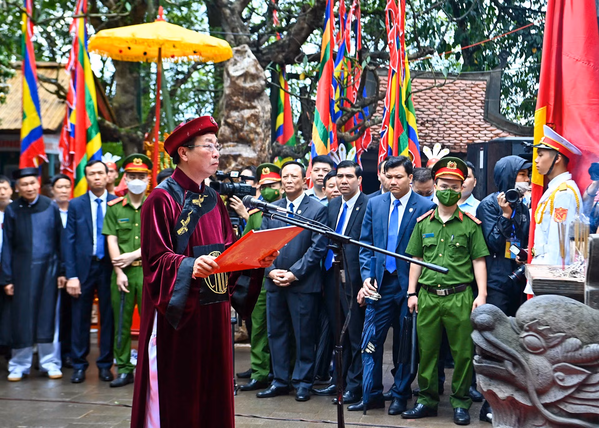 Chủ tịch UBND tỉnh Phú Thọ Bùi Văn Quang, Chủ lễ Giỗ Tổ Hùng Vương đọc Chúc văn ca ngợi công lao trời biển của các Vua Hùng.
