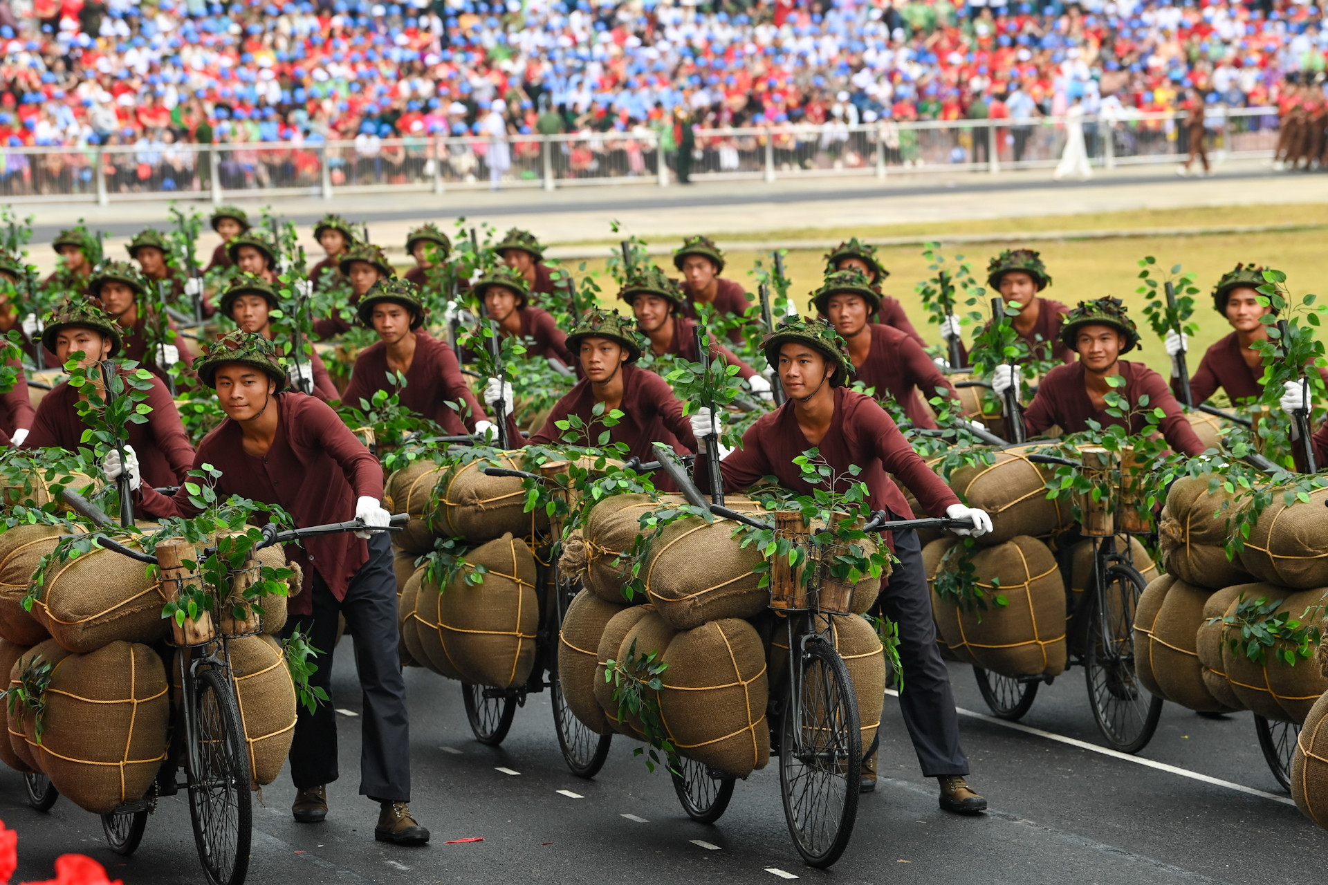Khối Dân công hỏa tuyến.