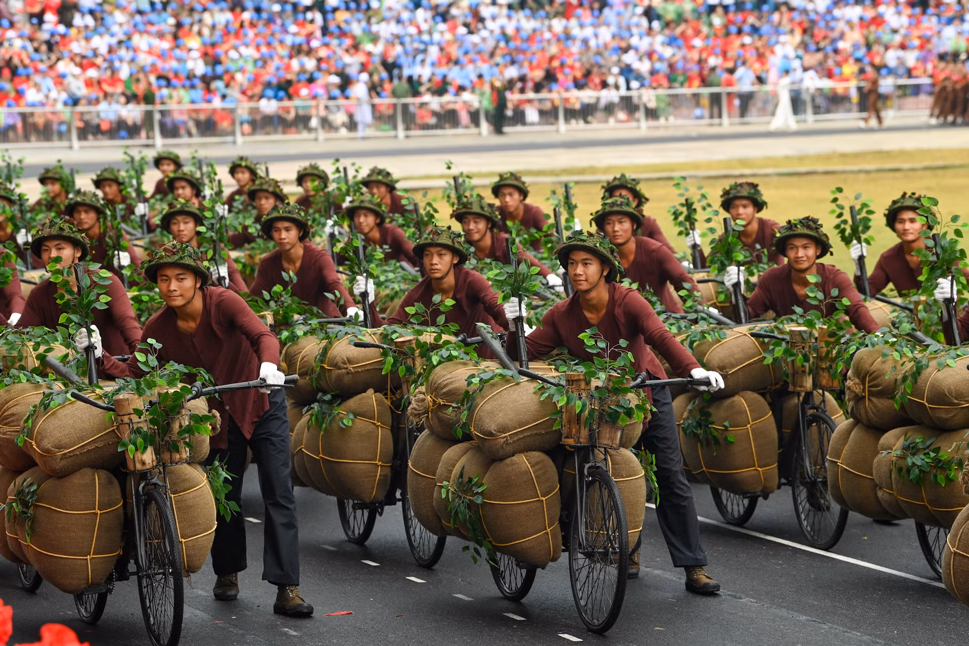 Khối Dân công hỏa tuyến.