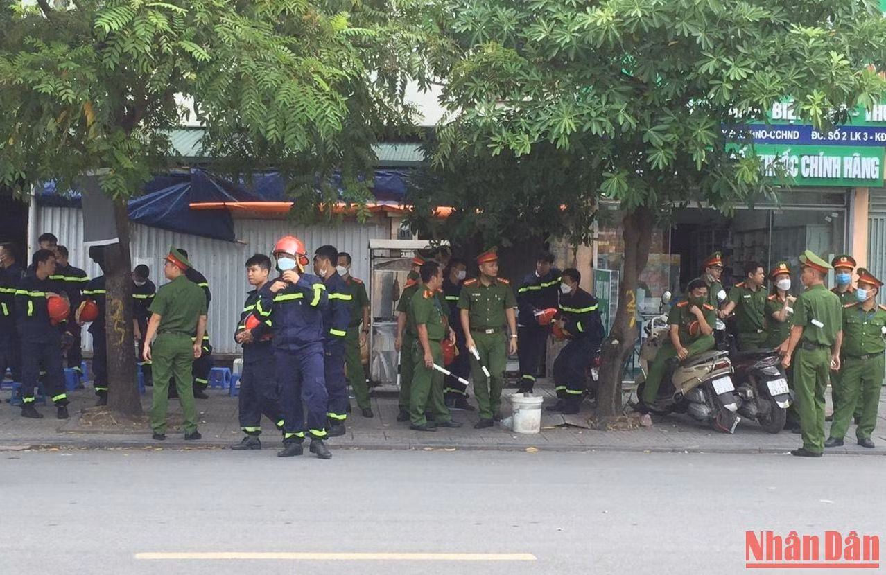 Chuyến thăm nhà cuối cùng của 3 người lính cứu hỏa ảnh 8