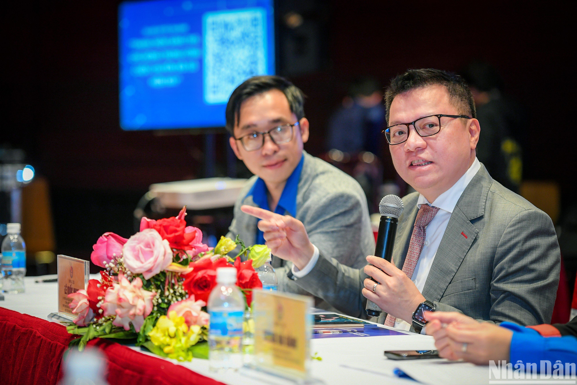 Đưa ra lời khuyên cho các đoàn viên, thanh niên, nhà báo Lê Quốc Minh cho rằng giới trẻ, nhất là các bạn sinh viên, hãy đọc tất cả những gì có thể nhưng cố gắng tìm ra những thứ mà mình thích và phát triển nó, cố gắng nghiên cứu sâu, kể cả kỹ năng báo chí, kỹ năng công nghệ hay những kiến thức mang tính xã hội.