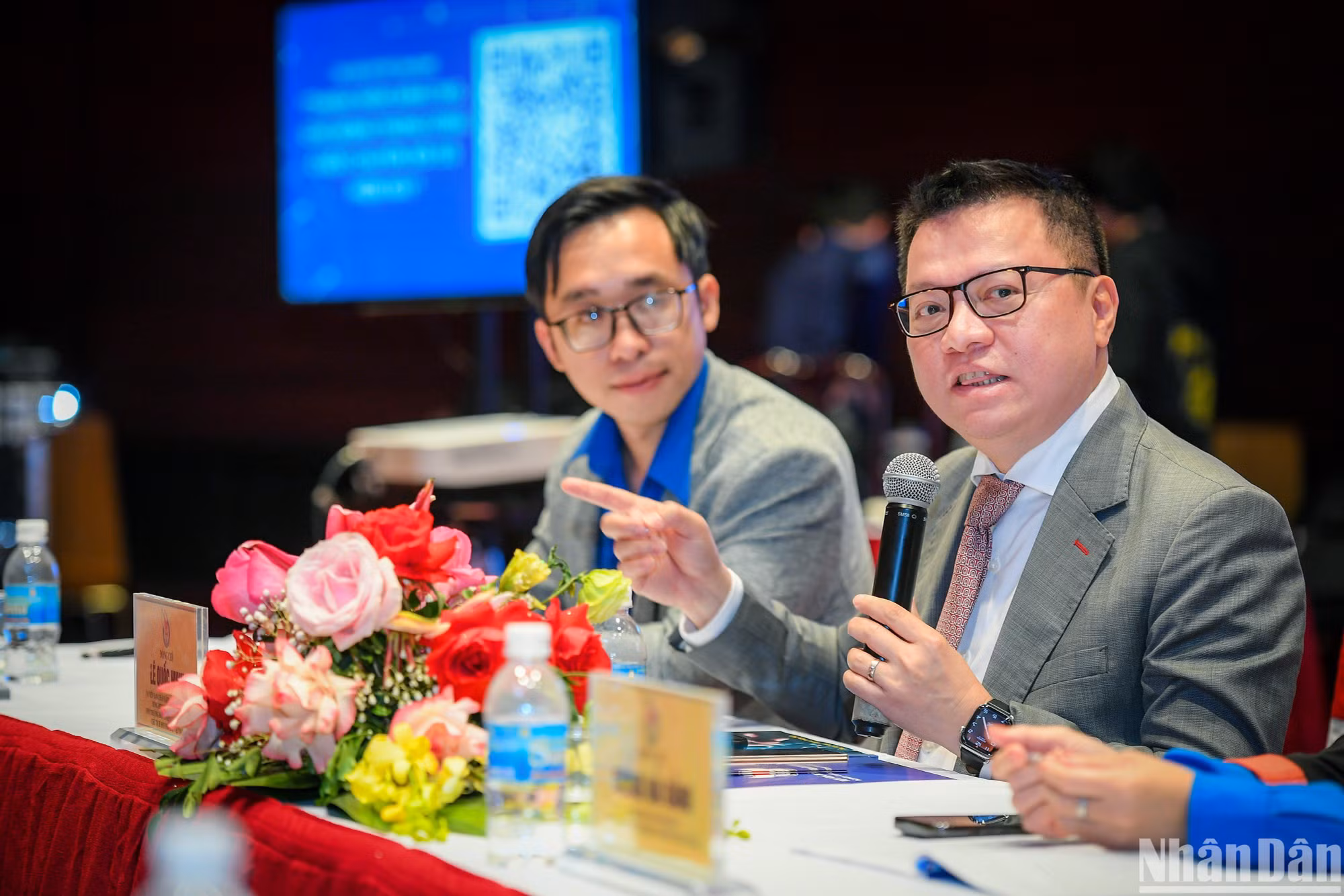 Đưa ra lời khuyên cho các đoàn viên, thanh niên, nhà báo Lê Quốc Minh cho rằng giới trẻ, nhất là các bạn sinh viên, hãy đọc tất cả những gì có thể nhưng cố gắng tìm ra những thứ mà mình thích và phát triển nó, cố gắng nghiên cứu sâu, kể cả kỹ năng báo chí, kỹ năng công nghệ hay những kiến thức mang tính xã hội.