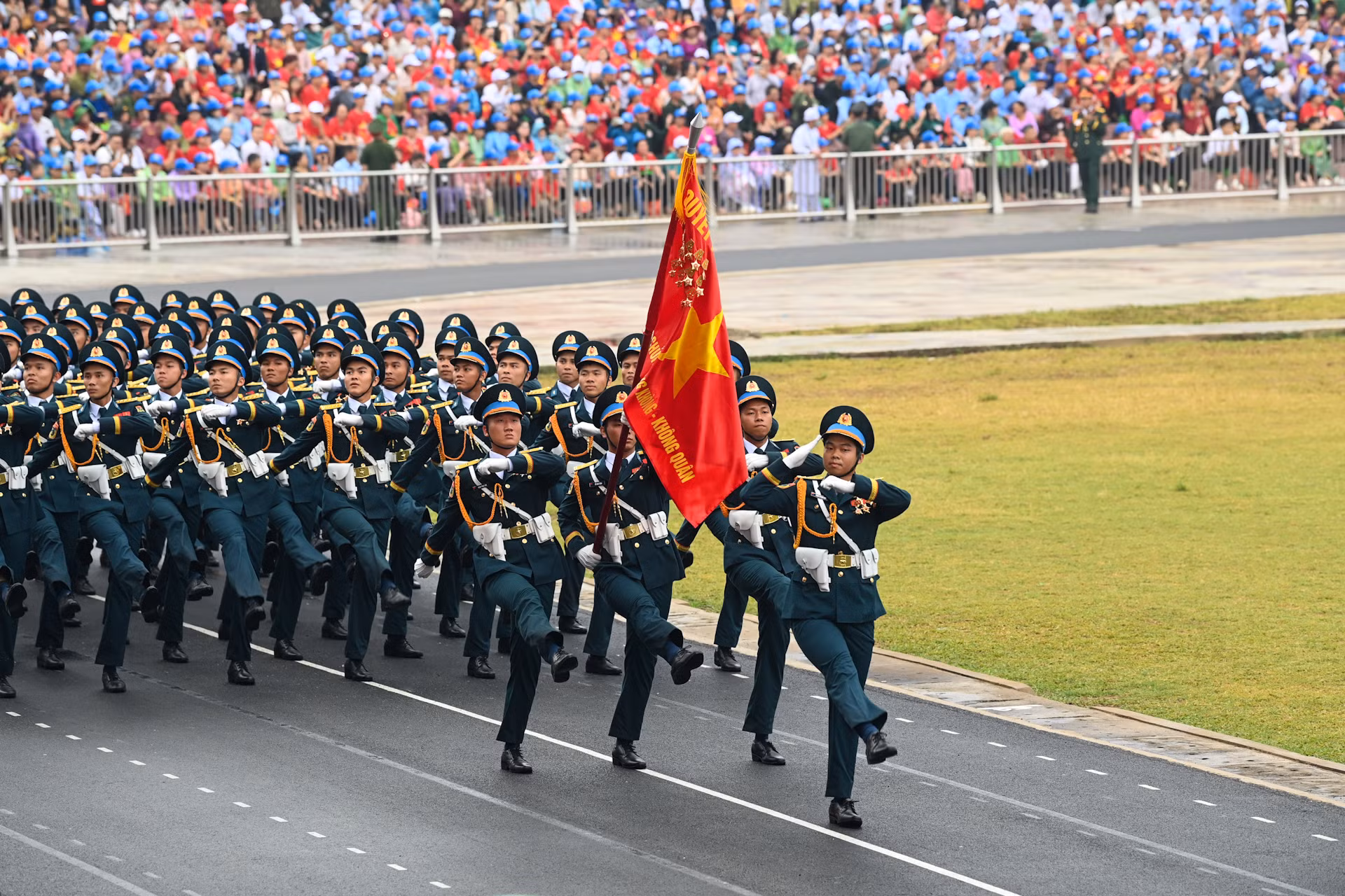 Khối sĩ quan Phòng không-Không quân.