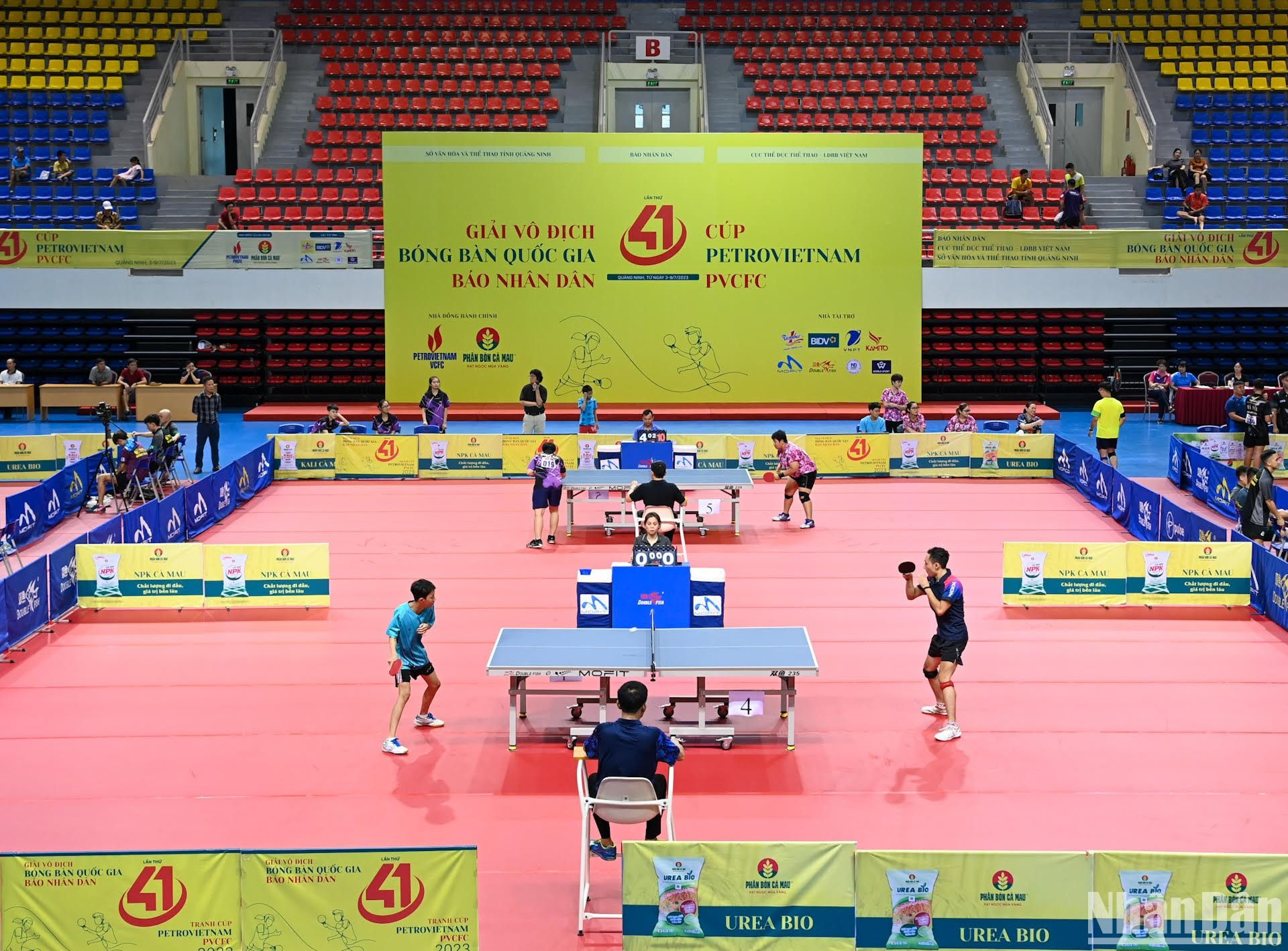 [Ảnh] Những trận đầu tiên tại Giải vô địch bóng bàn quốc gia Báo Nhân Dân lần thứ 41 ảnh 1