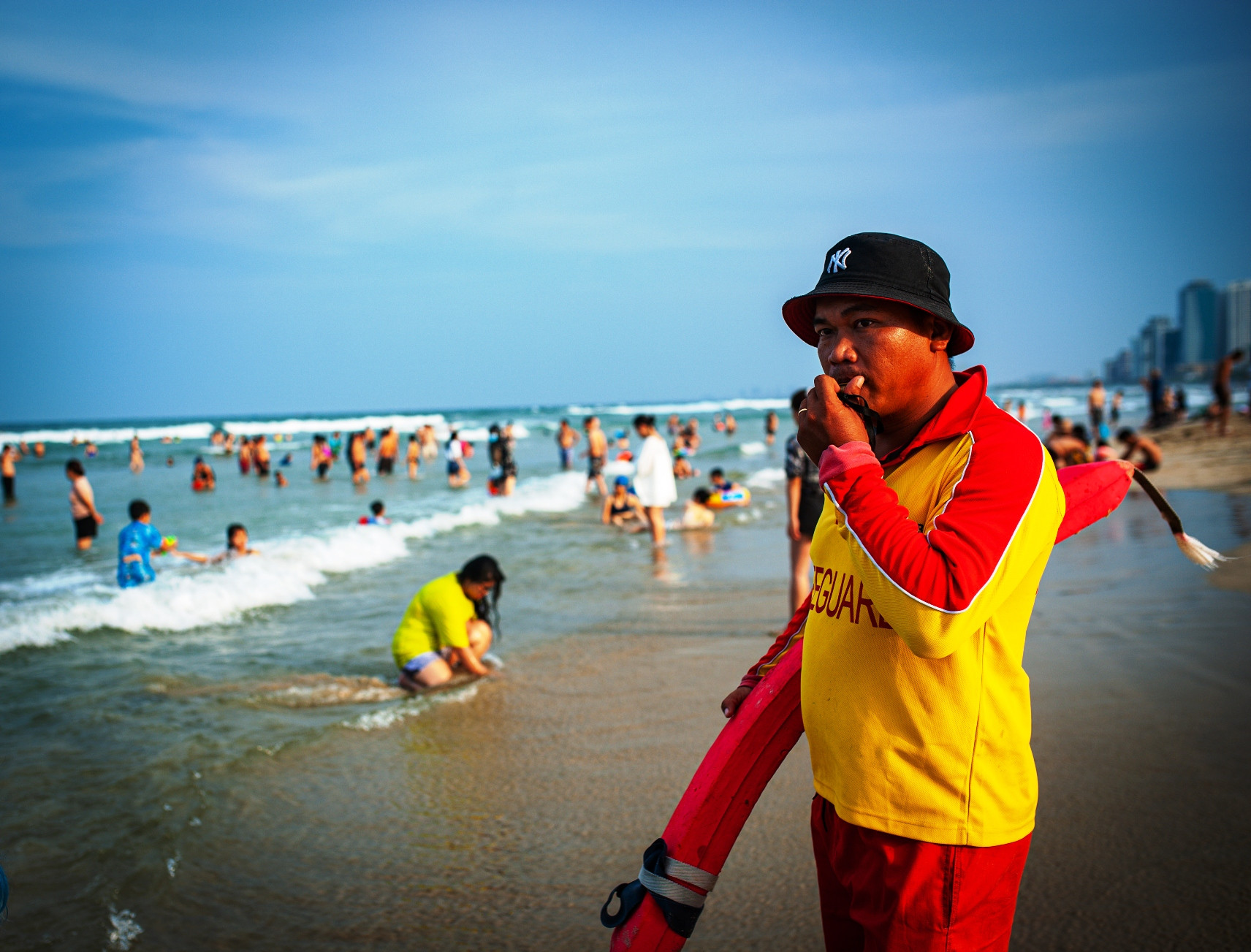 Trong các ngày diễn ra sự kiện, Ban quản lý bán đảo Sơn Trà và các bãi biển du lịch Đà Nẵng cũng đã tăng cường lực lượng công tác cứu hộ, cứu nạn và quản lý trật tự tại các bãi biển; bảo đảm an toàn, an ninh trật tự cho khách du lịch khi đến tắm biển.