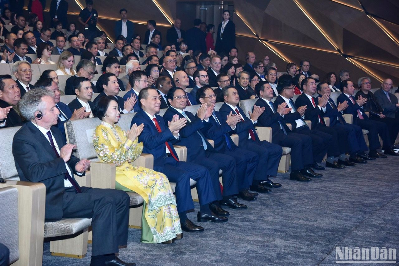 Thủ tướng Phạm Minh Chính và các đồng chí lãnh đạo Đảng, Nhà nước cùng các đại biểu dự Lễ trao giải.