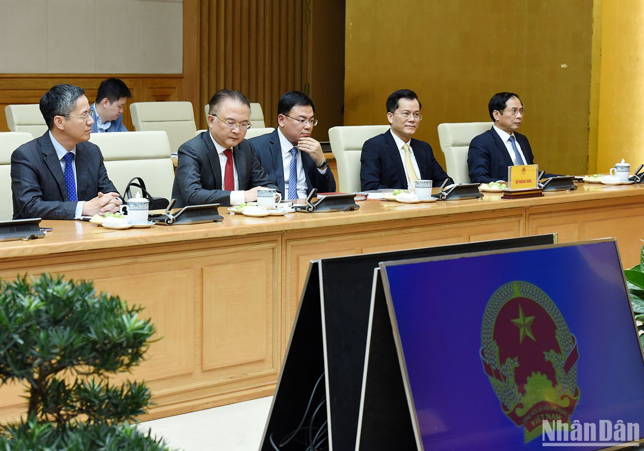 Lãnh đạo Bộ Ngoại giao và Trưởng cơ quan đại diện của Việt Nam ở nước ngoài tham dự buổi tiếp.