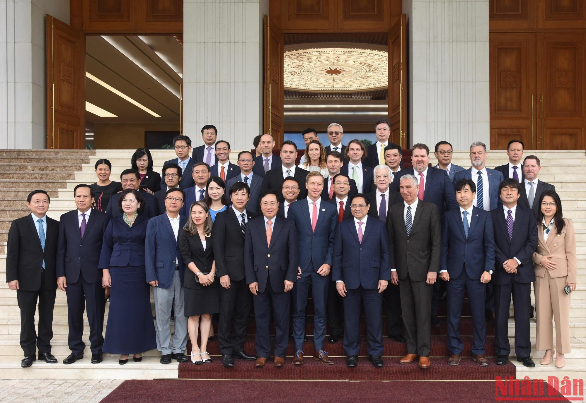 Thủ tướng Phạm Minh Chính với các đại biểu tham dự hội nghị. Thủ tướng Phạm Minh Chính với các đại biểu tham dự hội nghị.