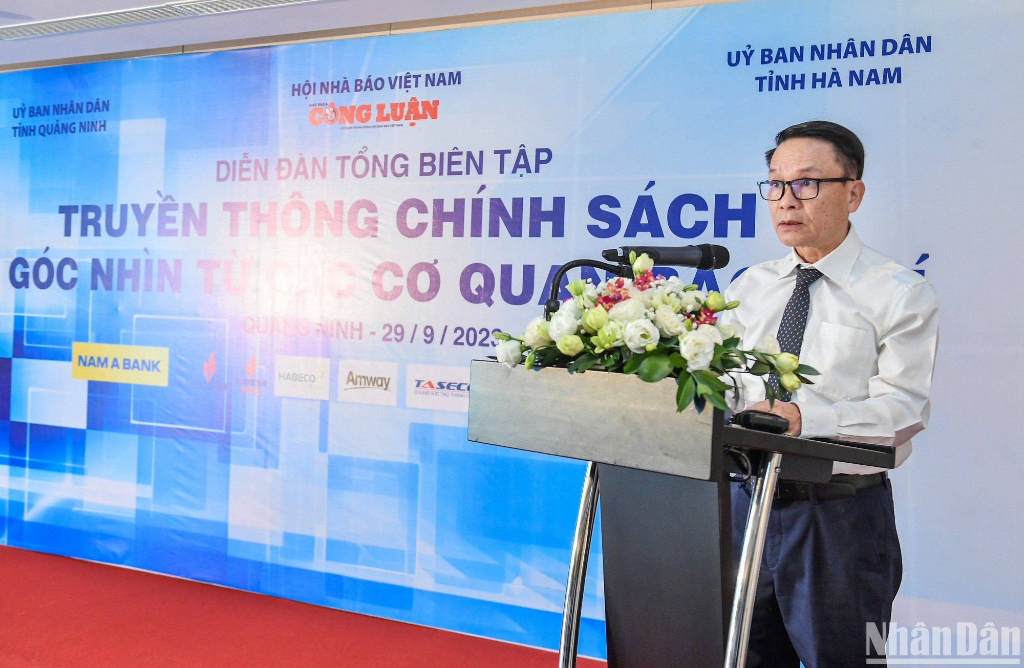 Phó Chủ tịch Thường trực Hội Nhà báo Việt Nam Nguyễn Đức Lợi phát biểu khai mạc Diễn đàn. (Ảnh: THÀNH ĐẠT)