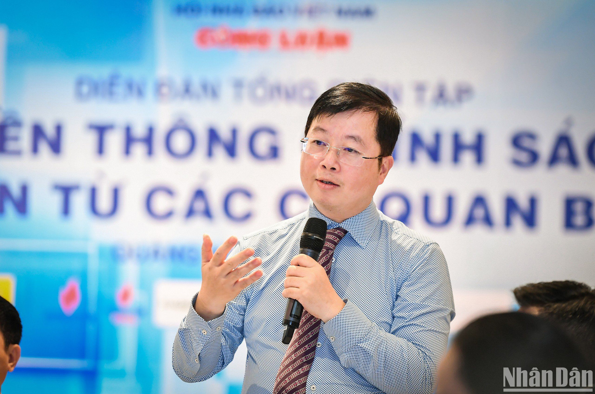 Thứ trưởng Thông tin và Truyền thông Nguyễn Thanh Lâm cho rằng cần phải cải thiện mối quan hệ về cả cơ chế, chính sách và kinh tế giữa báo chí và cơ quan chủ quản. (Ảnh: THÀNH ĐẠT)