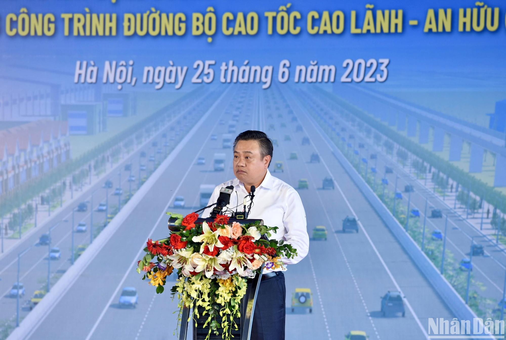 Chủ tịch UBND thành phố Hà Nội Trần Sỹ Thanh phát biểu tại lễ khởi công.