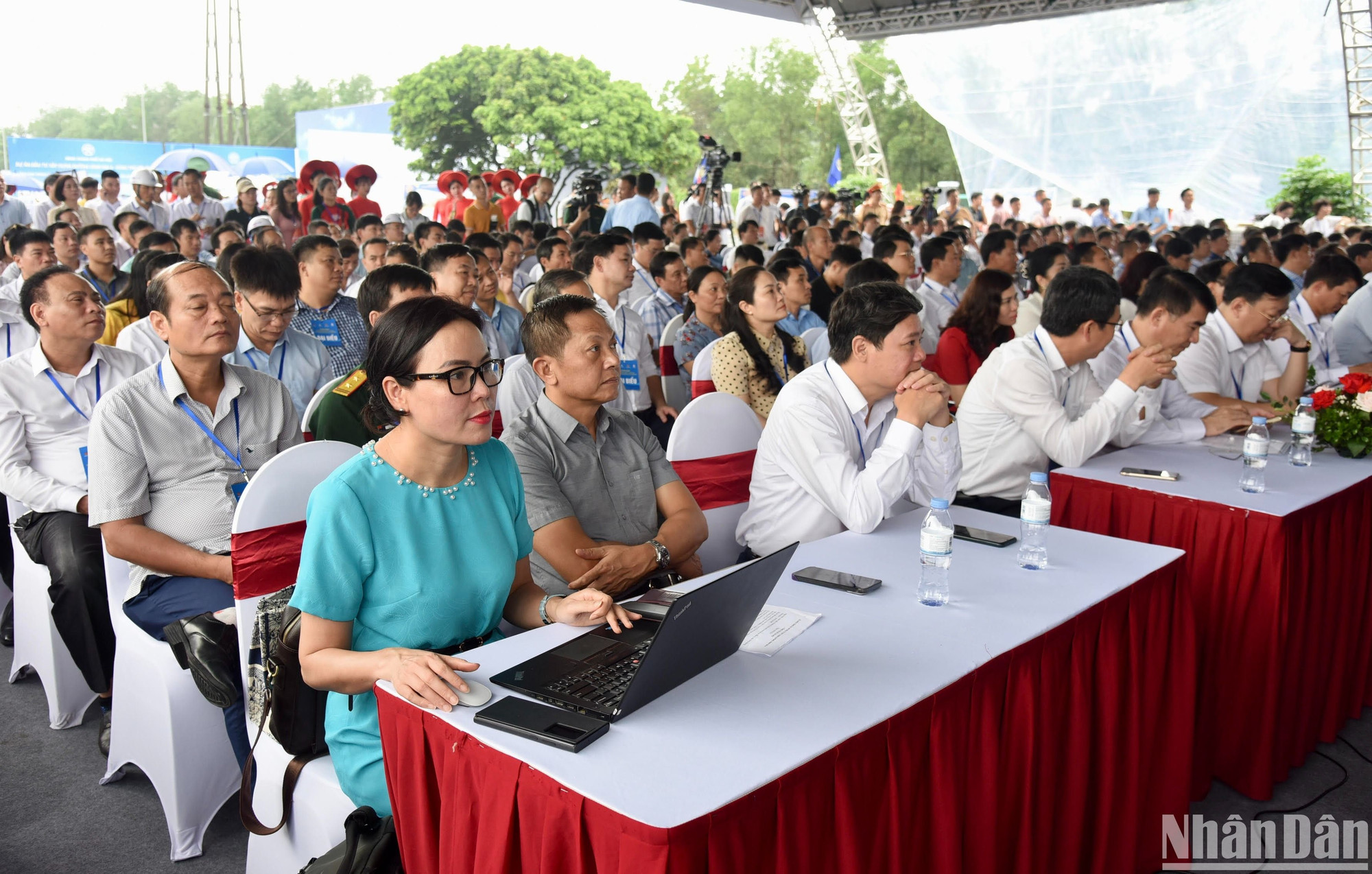 Các đại biểu tham dự lễ khởi công.