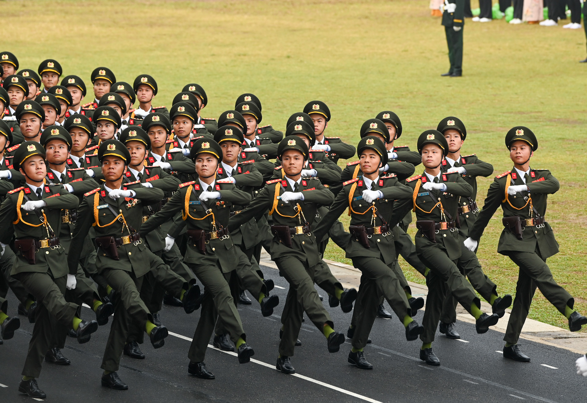 Khối nam sĩ quan An ninh nhân dân.
