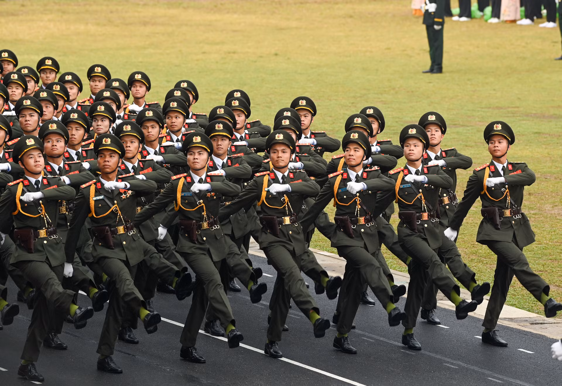 Khối nam sĩ quan An ninh nhân dân.