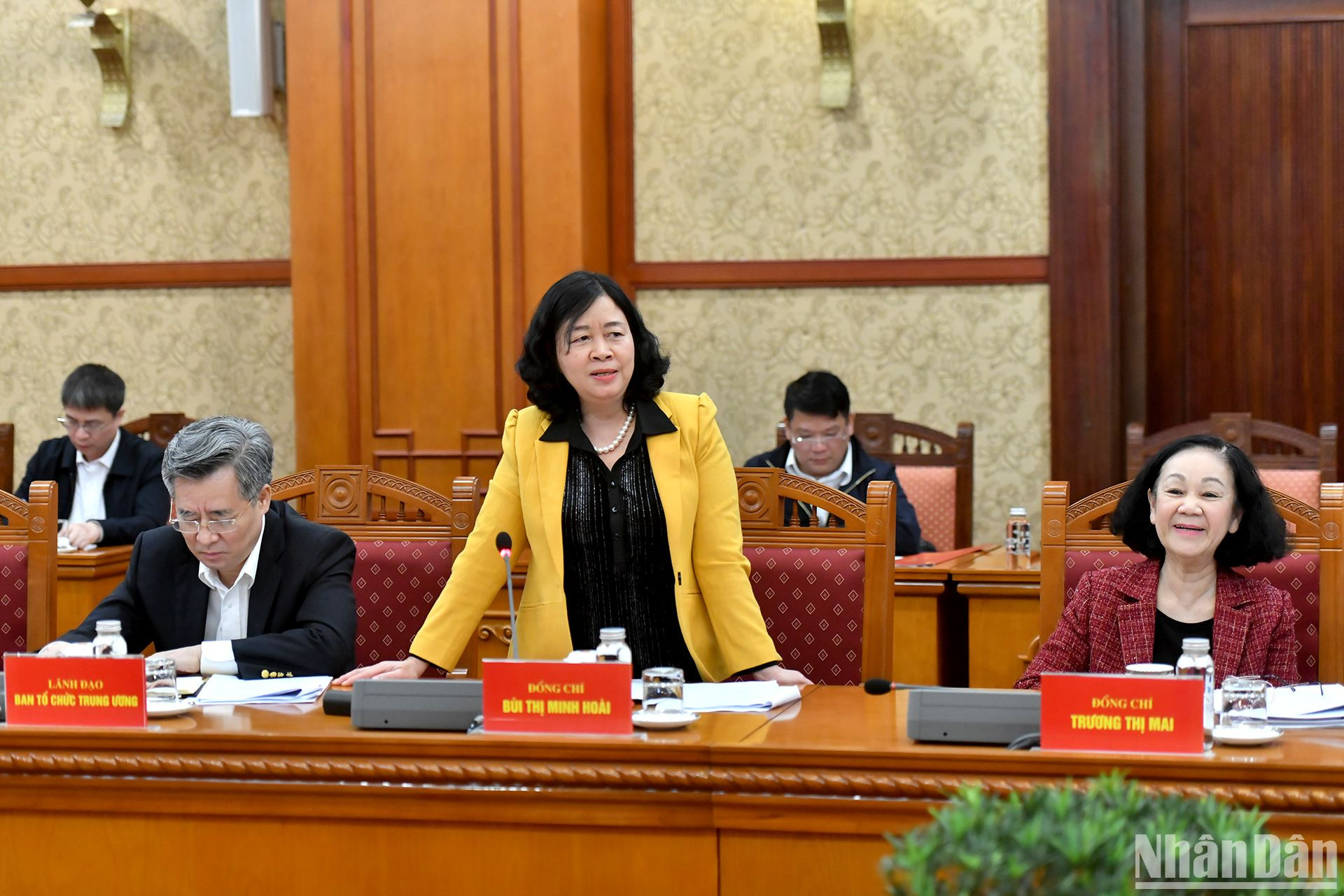 Trưởng Ban Dân vận Trung ương Bùi Thị Minh Hoài phát biểu tại hội nghị. Trưởng Ban Dân vận Trung ương Bùi Thị Minh Hoài phát biểu tại hội nghị.