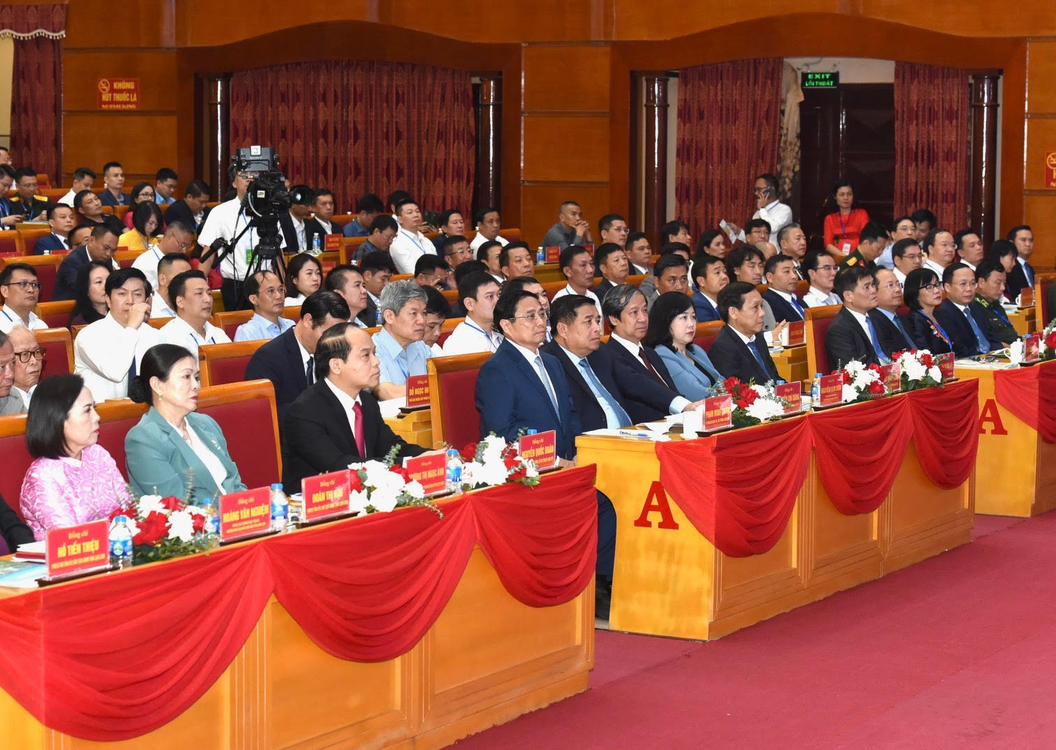 Thủ tướng Phạm Minh Chính và các đại biểu tham dự Hội nghị công bố Quy hoạch và xúc tiến đầu tư tỉnh Lạng Sơn năm 2024. Thủ tướng Phạm Minh Chính và các đại biểu tham dự Hội nghị công bố Quy hoạch và xúc tiến đầu tư tỉnh Lạng Sơn năm 2024.