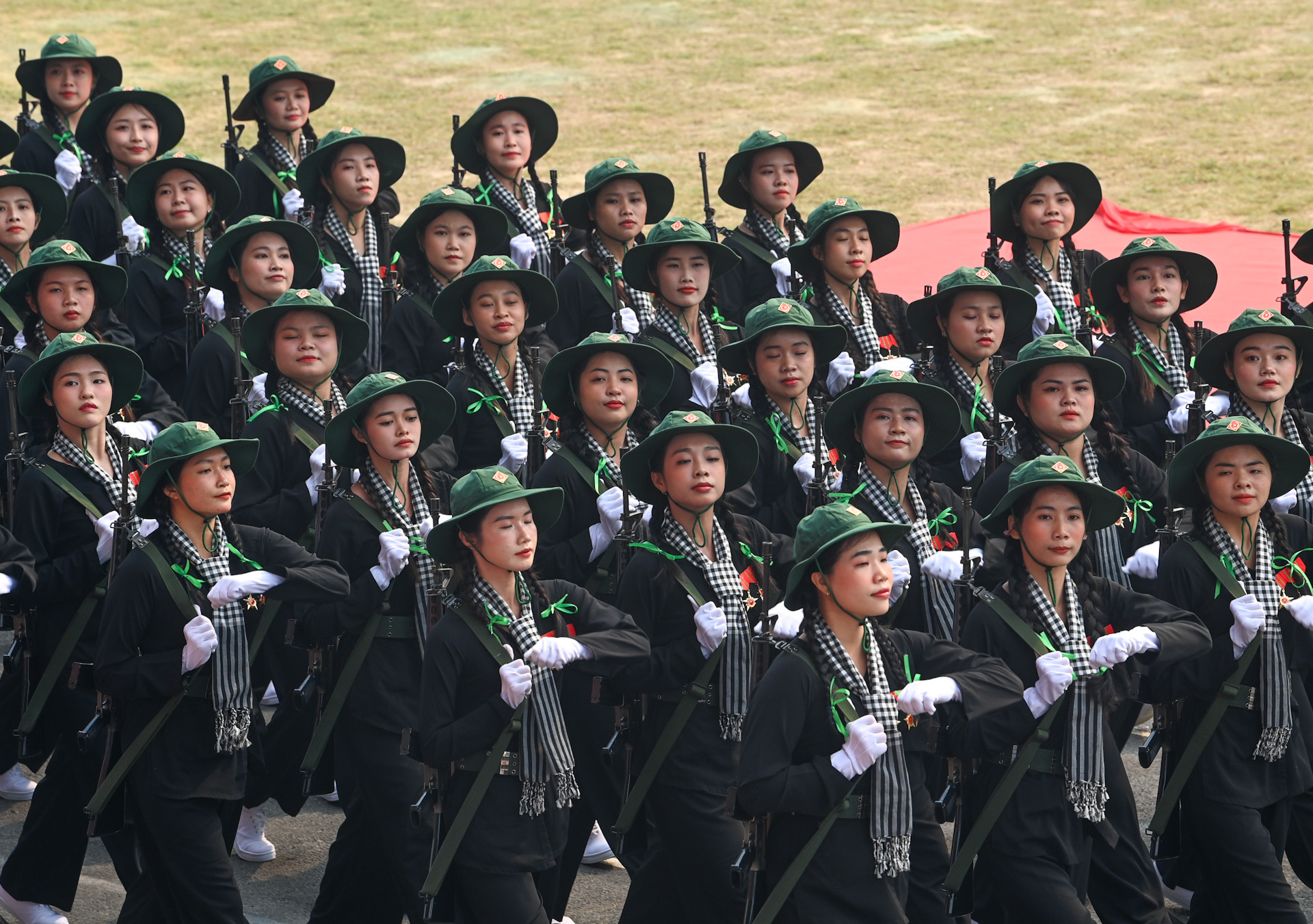 Khối nữ du kích miền nam diễu hành tại buổi tổng duyệt