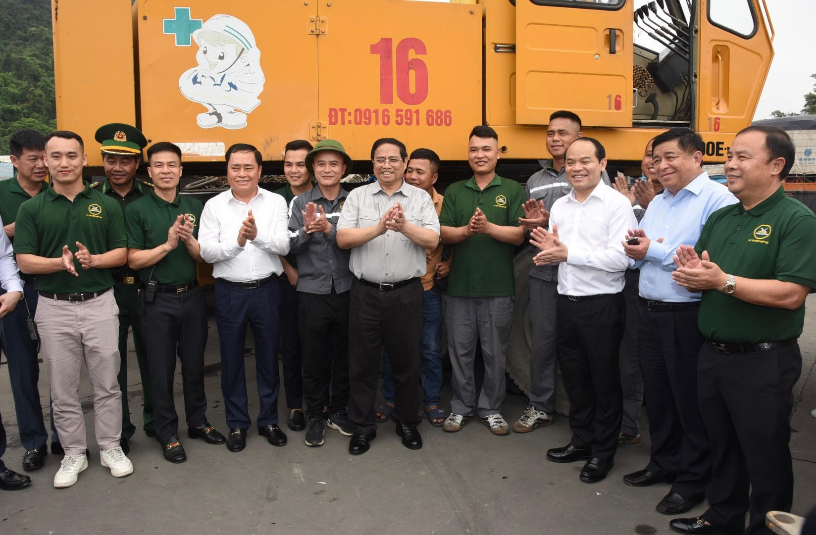 Thủ tướng yêu cầu đơn vị cần phải đầu tư về hạ tầng, con người, phương tiện, quản lý phải thông minh. Các bộ, ngành phải phối hợp chặt chẽ với tỉnh Lạng Sơn để thúc đẩy việc này. Thủ tướng yêu cầu đơn vị cần phải đầu tư về hạ tầng, con người, phương tiện, quản lý phải thông minh. Các bộ, ngành phải phối hợp chặt chẽ với tỉnh Lạng Sơn để thúc đẩy việc này.