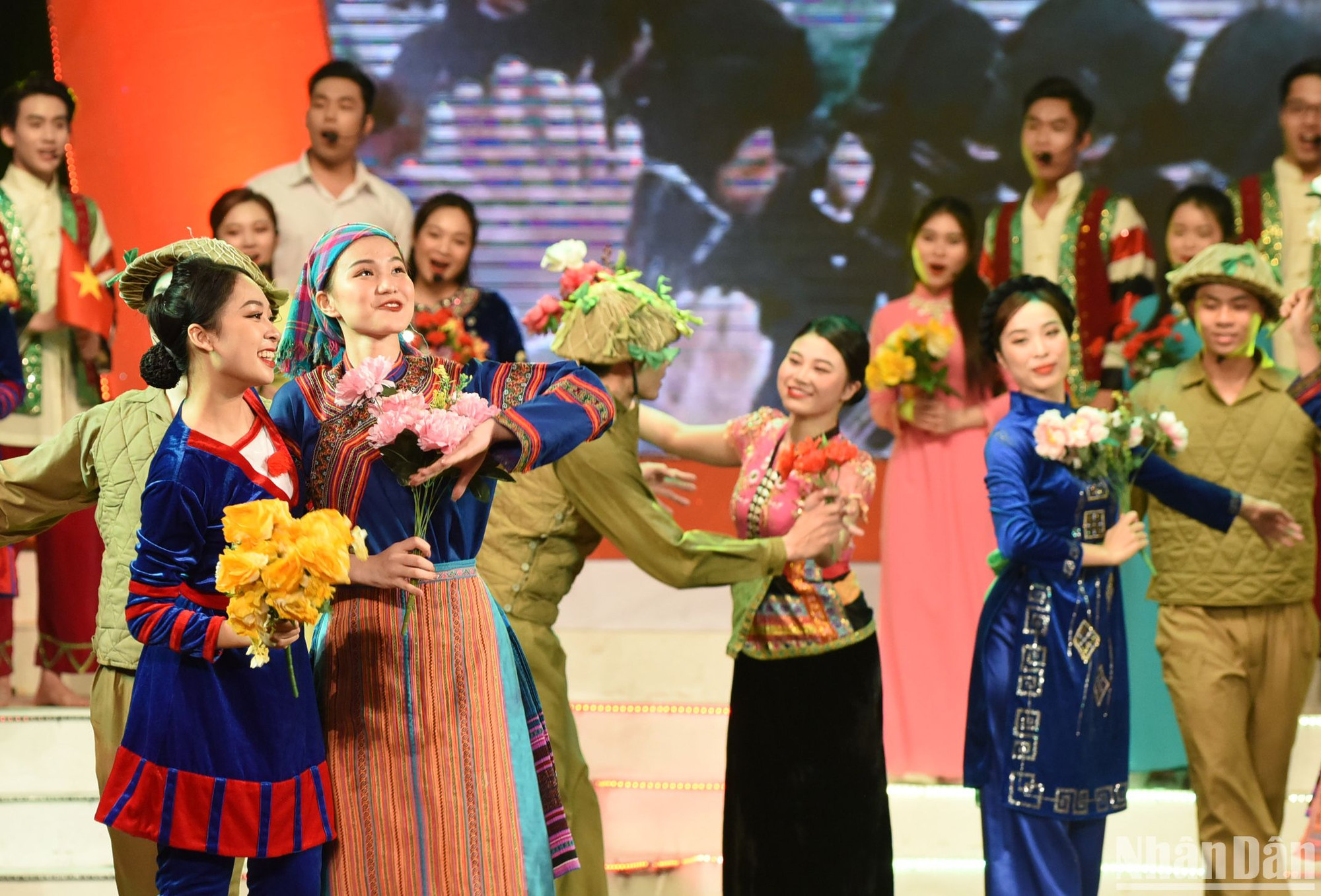 Chương trình khẳng định thành tựu mà văn hóa Việt Nam đã đạt được dưới ánh sáng của bản Đề cương và đường lối văn hóa của Đảng.