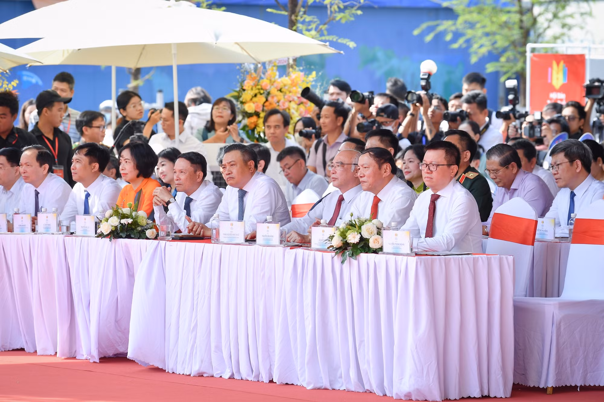 Các đại biểu dự Lễ khai mạc Hội Báo toàn quốc 2024.