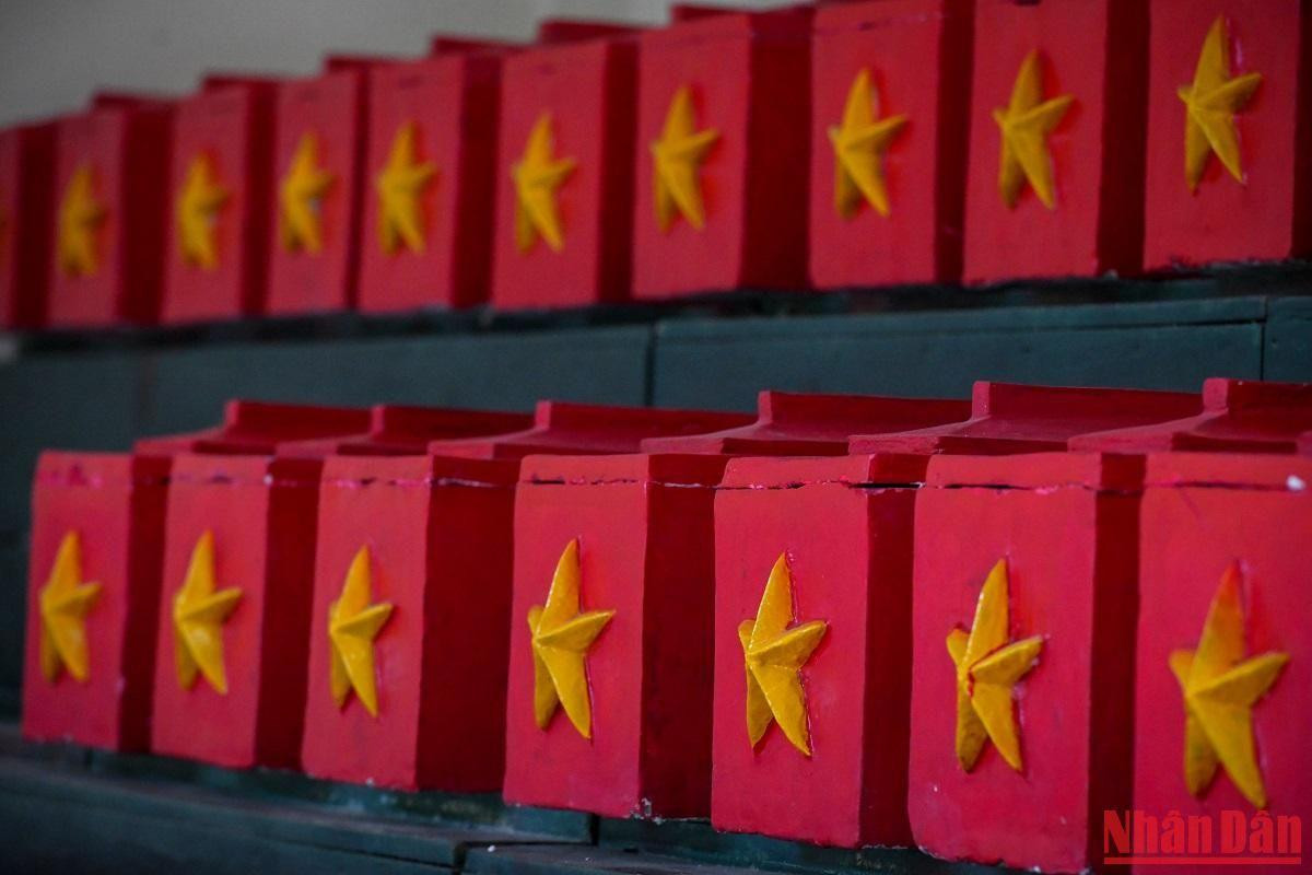 Sau nhiều năm “lưu lạc” trên địa bàn các tỉnh Kandal, Kampong Chnang, Koh Kong, Kampong Speu, Takeo, Kampot… của đất nước chùa Tháp, các anh đã được đội chuyên trách K90 (Quân khu 9) và K93 (Bộ Chỉ huy quân sự tỉnh An Giang) tìm kiếm, cất bốc và đưa về hồi hương. Sau nhiều năm “lưu lạc” trên địa bàn các tỉnh Kandal, Kampong Chnang, Koh Kong, Kampong Speu, Takeo, Kampot… của đất nước chùa Tháp, các anh đã được đội chuyên trách K90 (Quân khu 9) và K93 (Bộ Chỉ huy quân sự tỉnh An Giang) tìm kiếm, cất bốc và đưa về hồi hương.