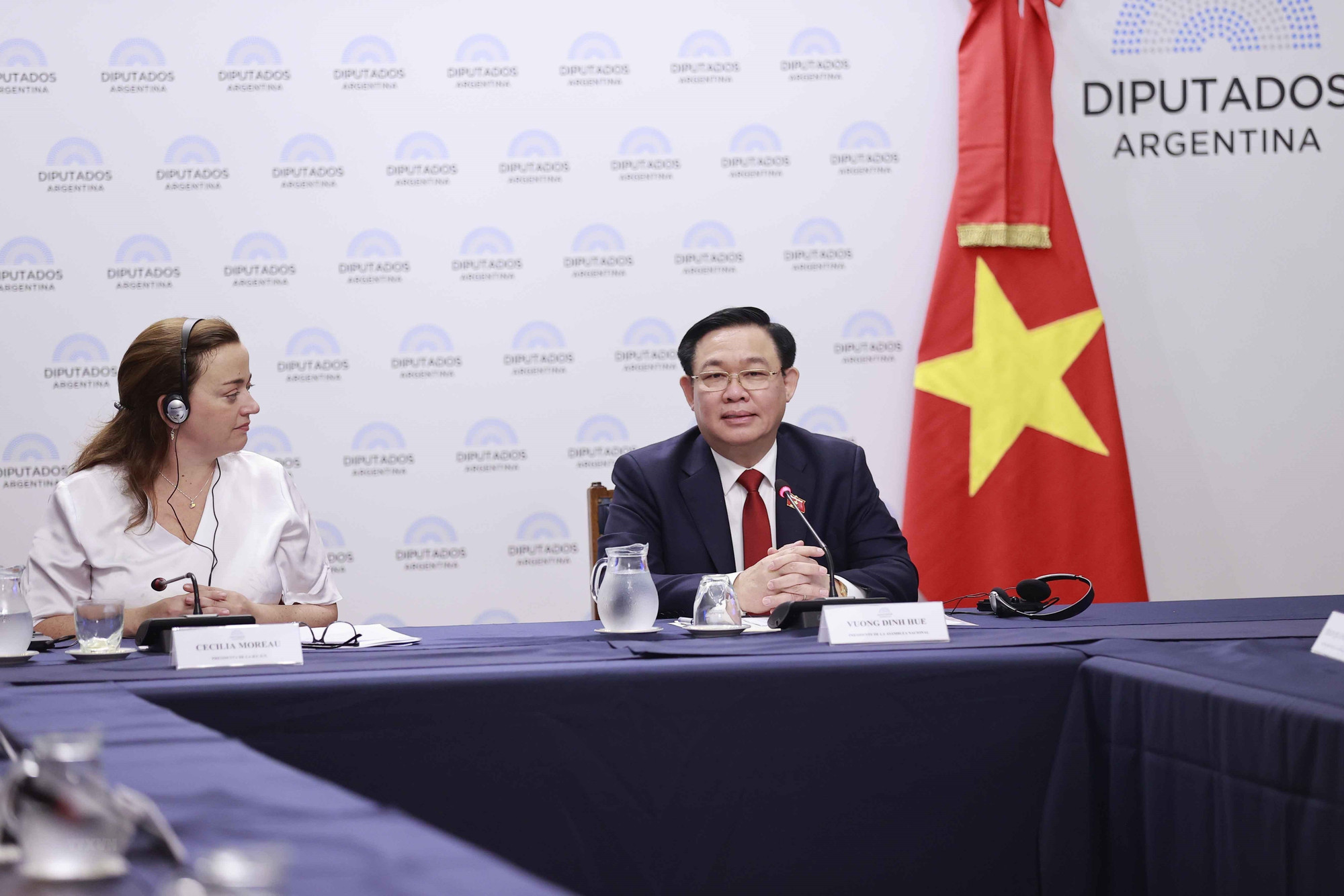 Chủ tịch Quốc hội Vương Đình Huệ hội đàm với Chủ tịch Hạ viện Cộng hòa Argentina Cecilia Moreau. (Ảnh: TTXVN)