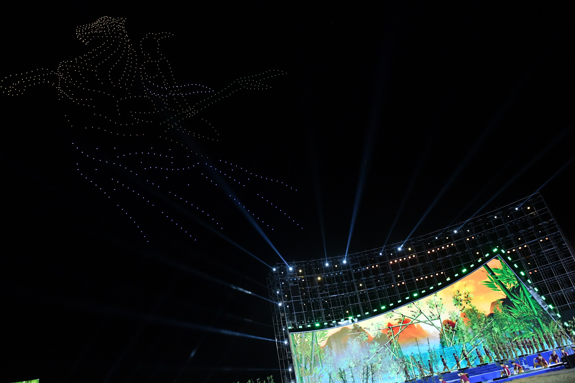 "Thánh Gióng cởi giáp bay về trời".