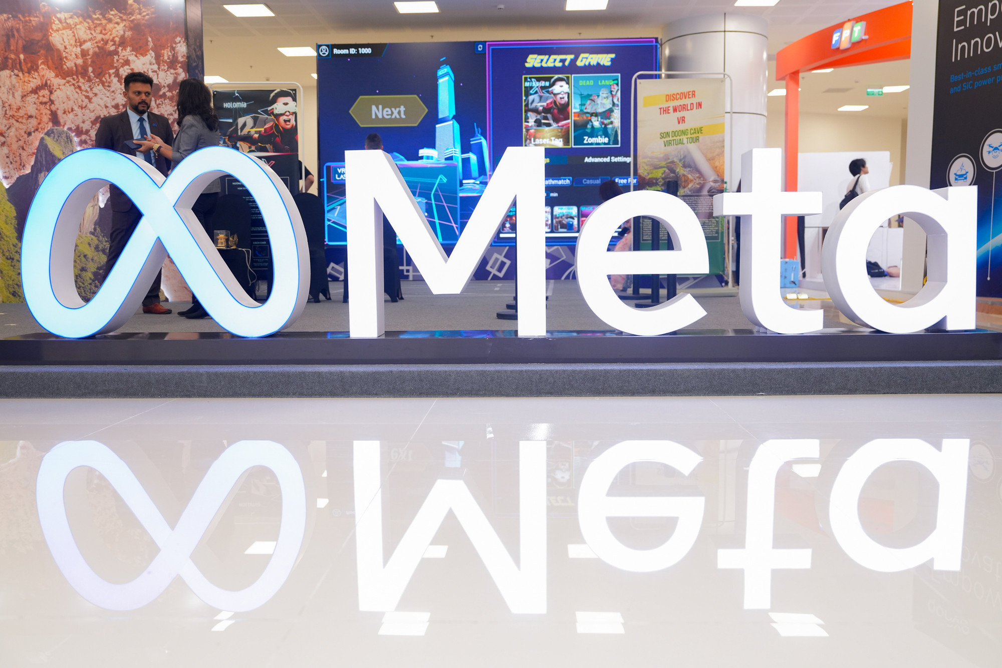 Trong lĩnh vực giải trí, khách tham quan được trải nghiệm trò chơi thi đấu eSports công nghệ thực tế ảo mở rộng (XR) Mission X. Đây là một trong những hệ thống sàn đấu thực tế ảo tự do lớn nhất và đã trở thành một môn thể thao chính thức tại kỳ Đại hội thể thao Châu Á 2021 (ASIAD 19).