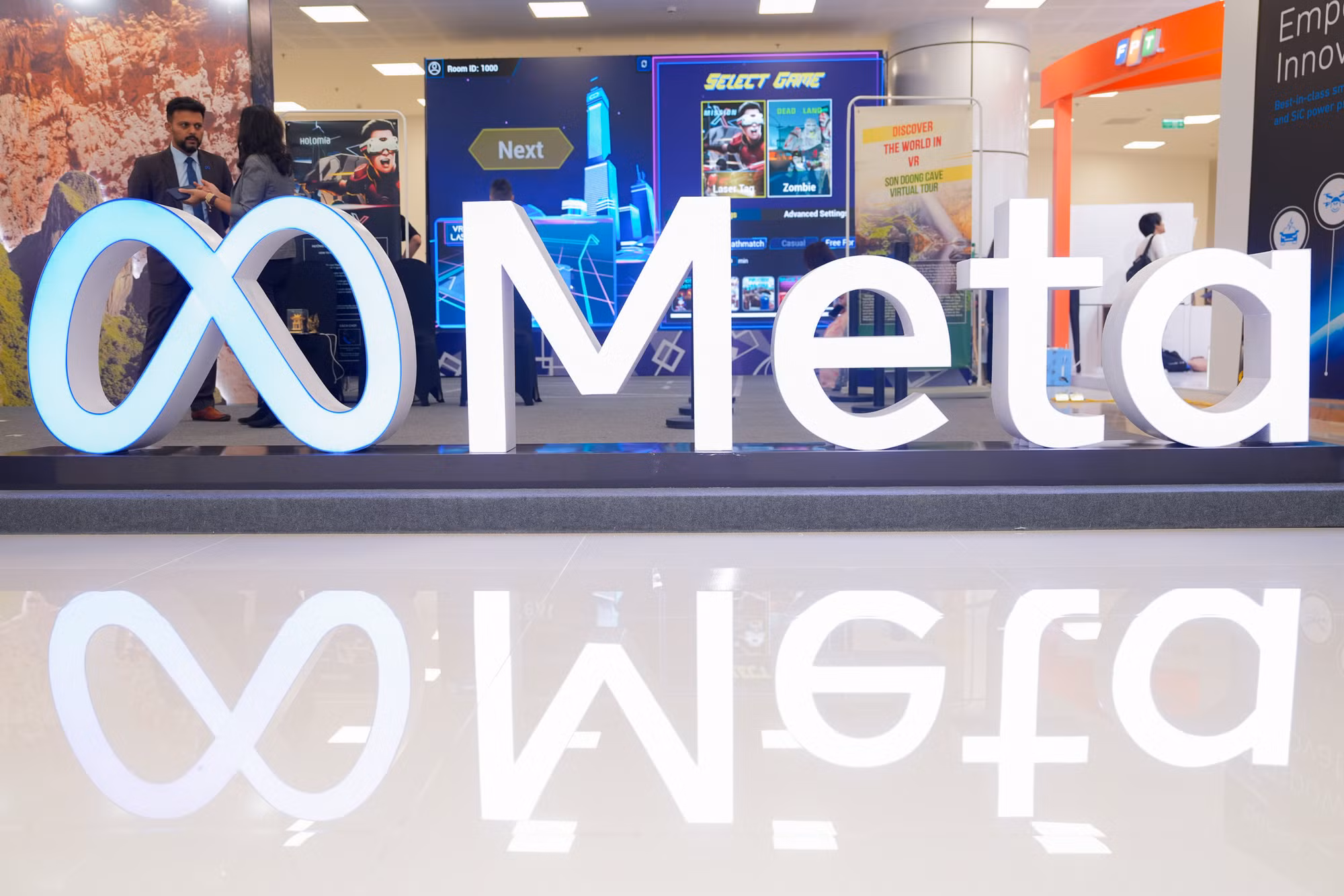 Trong lĩnh vực giải trí, khách tham quan được trải nghiệm trò chơi thi đấu eSports công nghệ thực tế ảo mở rộng (XR) Mission X. Đây là một trong những hệ thống sàn đấu thực tế ảo tự do lớn nhất và đã trở thành một môn thể thao chính thức tại kỳ Đại hội thể thao Châu Á 2021 (ASIAD 19).