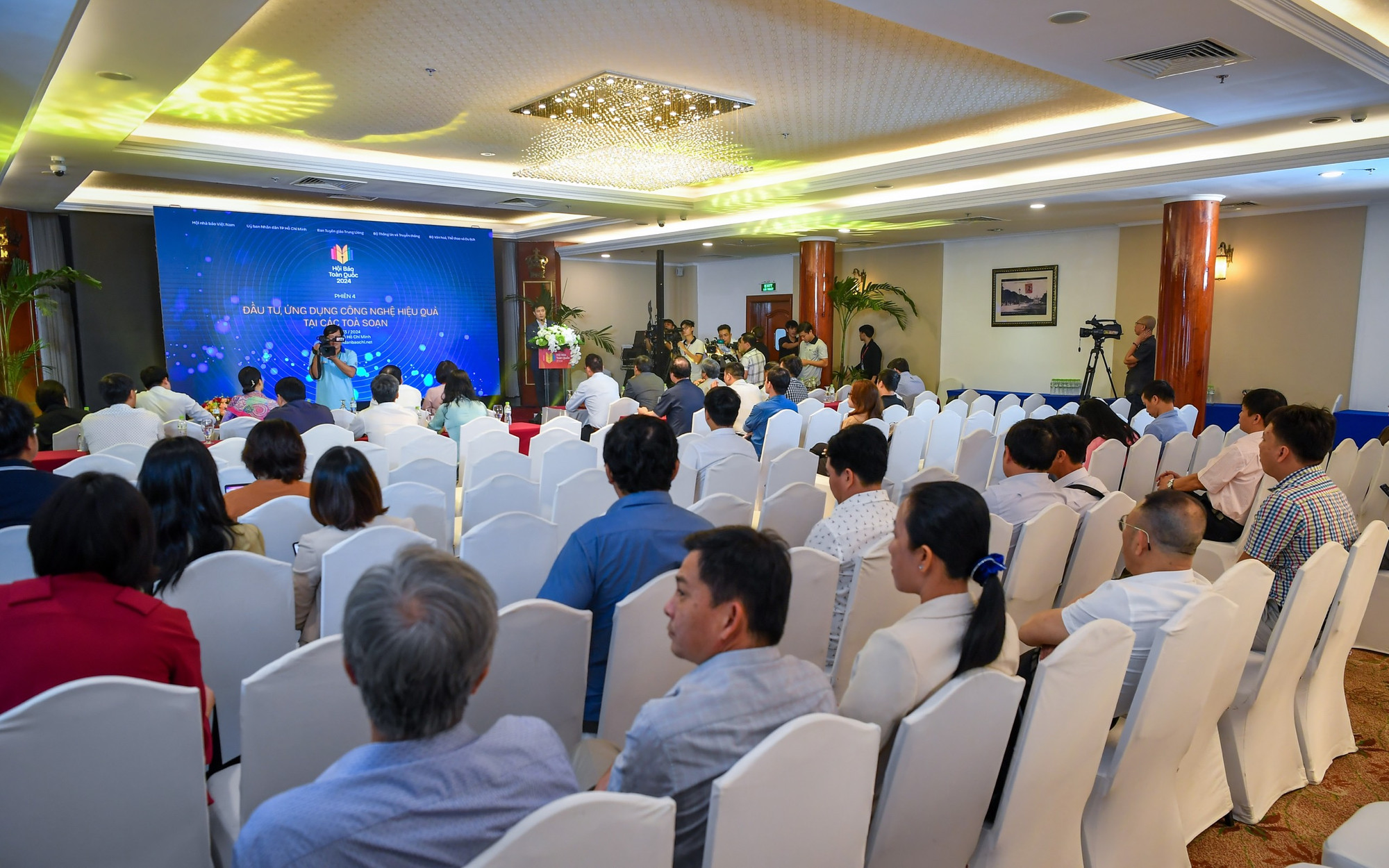 Quang cảnh phiên thảo luận.