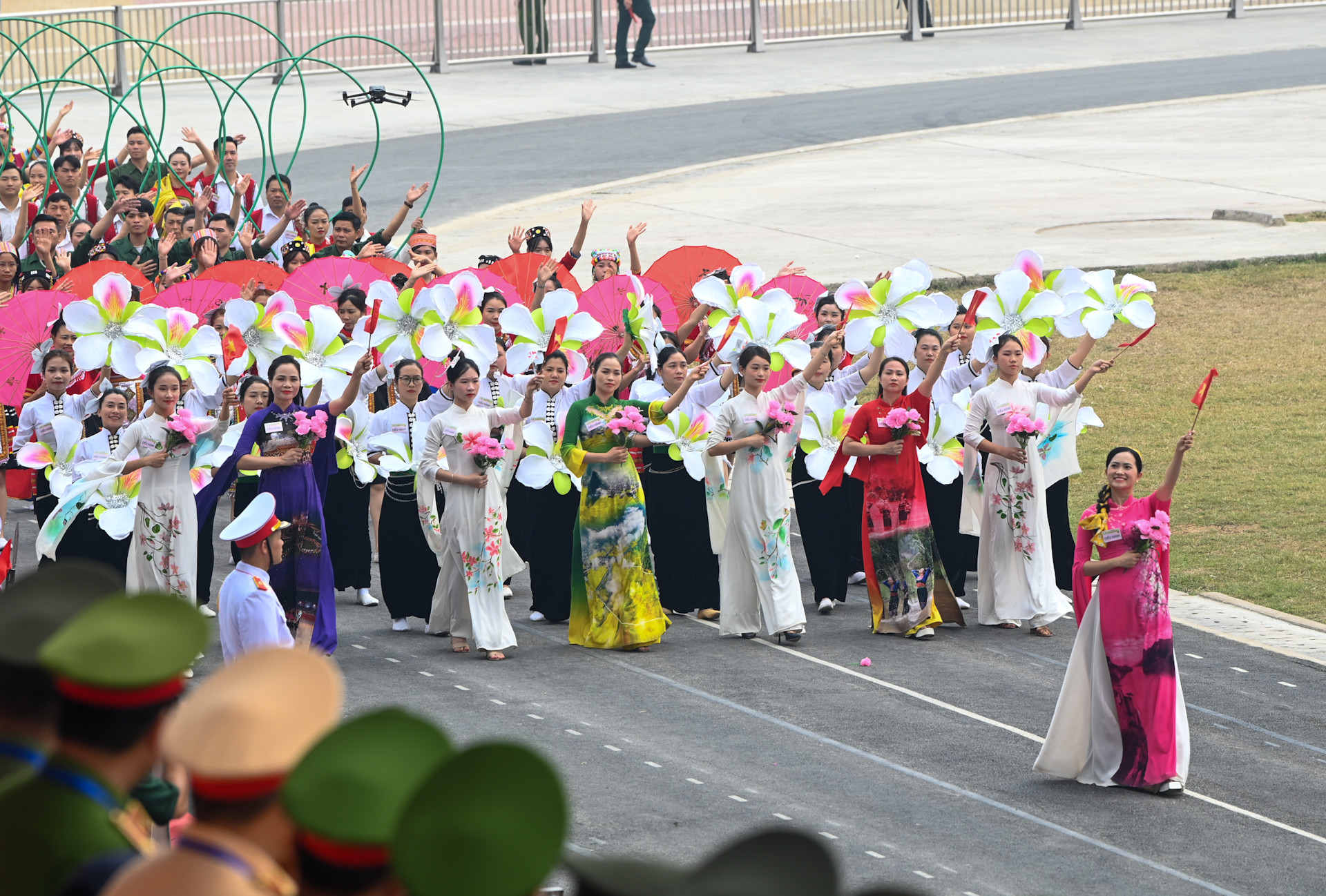 Khối văn hóa, nghệ thuật.