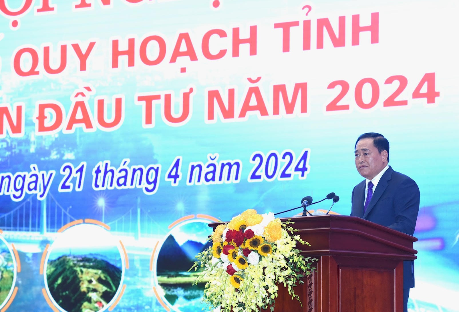 Chủ tịch Ủy ban nhân dân tỉnh Lạng Sơn Hồ Tiến Thiệu phát biểu. Chủ tịch Ủy ban nhân dân tỉnh Lạng Sơn Hồ Tiến Thiệu phát biểu.