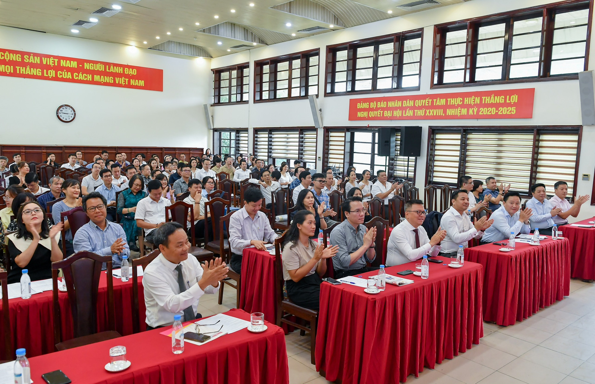 Quang cảnh lễ tổng kết Ngày Đổi mới sáng tạo Báo Nhân Dân lần thứ 3, 2023-2024. Quang cảnh lễ tổng kết Ngày Đổi mới sáng tạo Báo Nhân Dân lần thứ 3, 2023-2024.