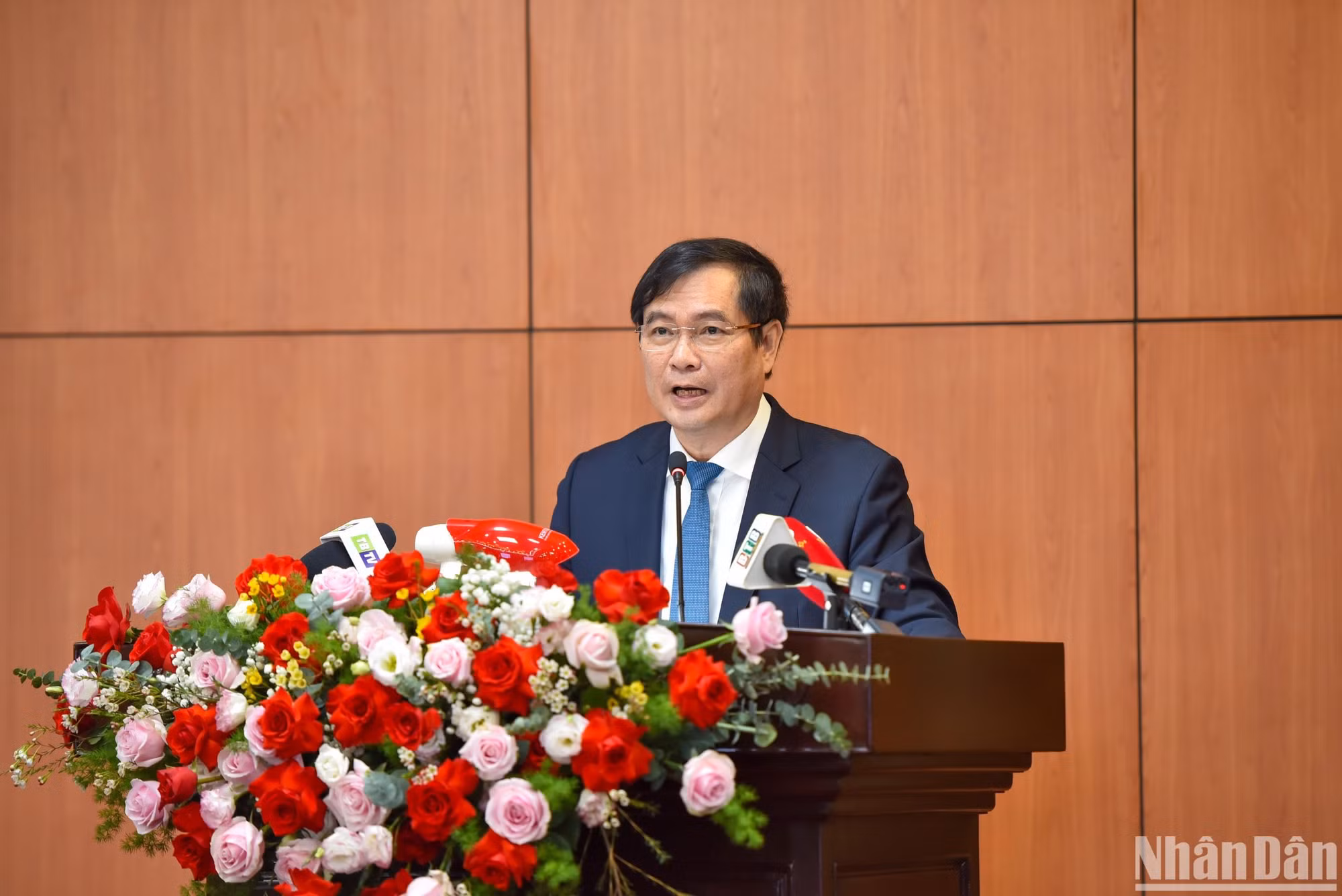 Đồng chí Phan Xuân Thủy, Phó Trưởng Ban Tuyên giáo Trung ương phát biểu ý kiến tại hội thảo. (Ảnh: NHẬT QUANG)