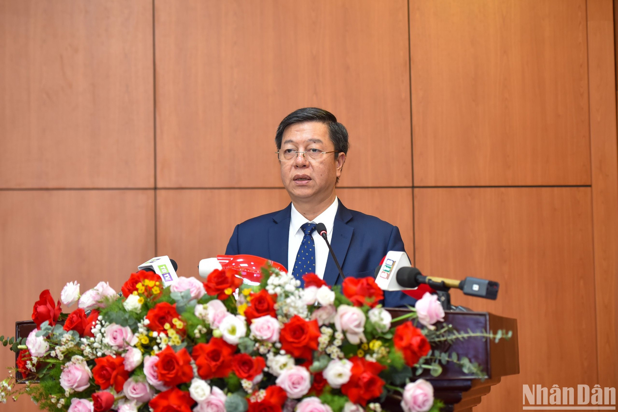 PGS, TS Vũ Trọng Lâm, Giám đốc - Tổng Biên tập Nhà xuất bản Chính trị quốc gia Sự thật phát biểu đề dẫn hội thảo. (Ảnh: NHẬT QUANG)