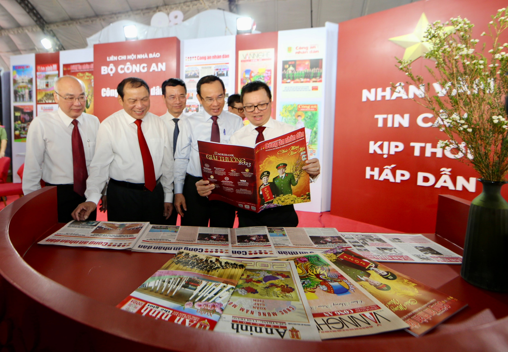 Gian trưng bày Khối báo chí Công an.