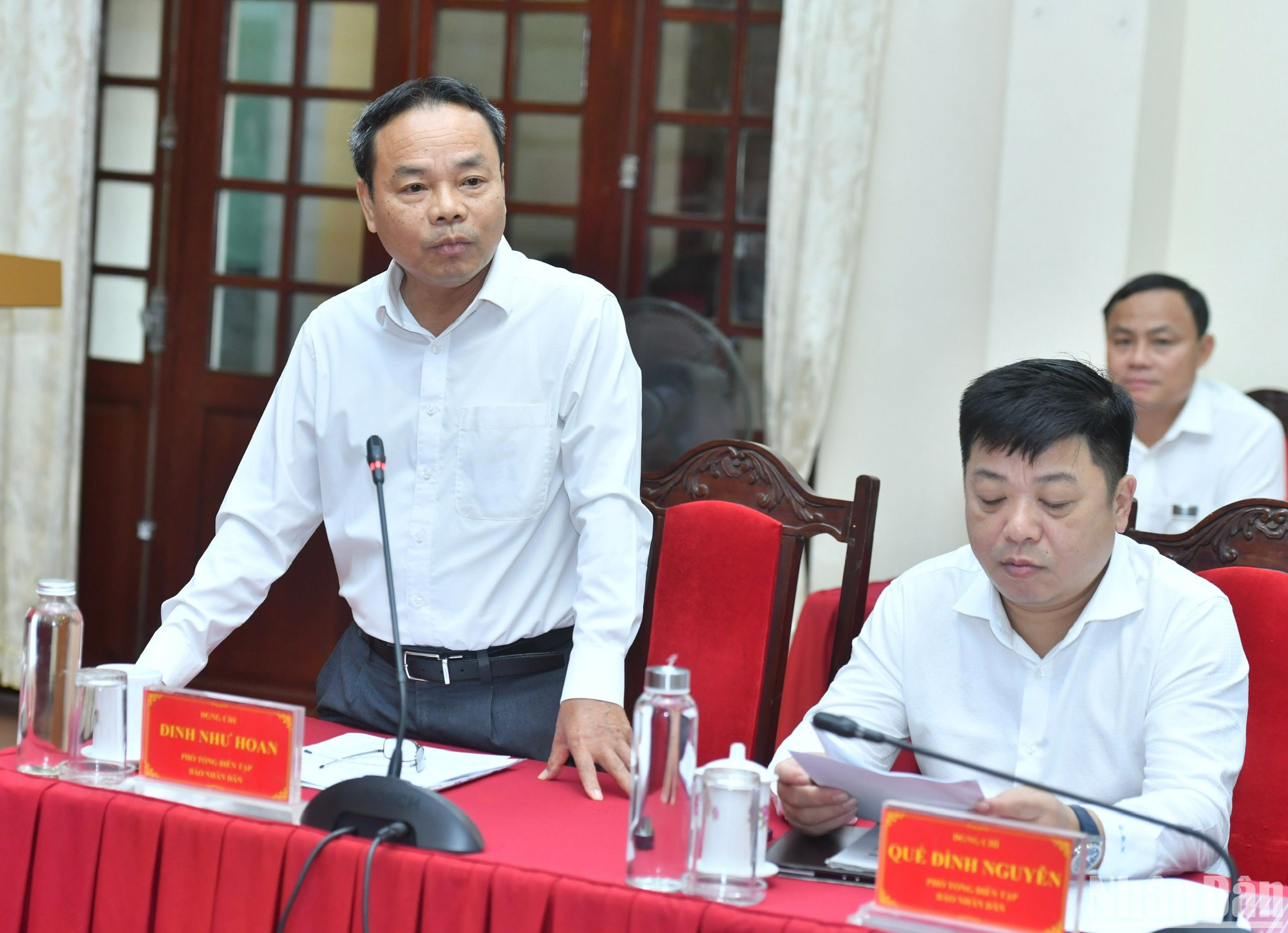 Đồng chí Đinh Như Hoan, Phó Tổng Biên tập Báo Nhân Dân phát biểu ý kiến tại Lễ ký kết.