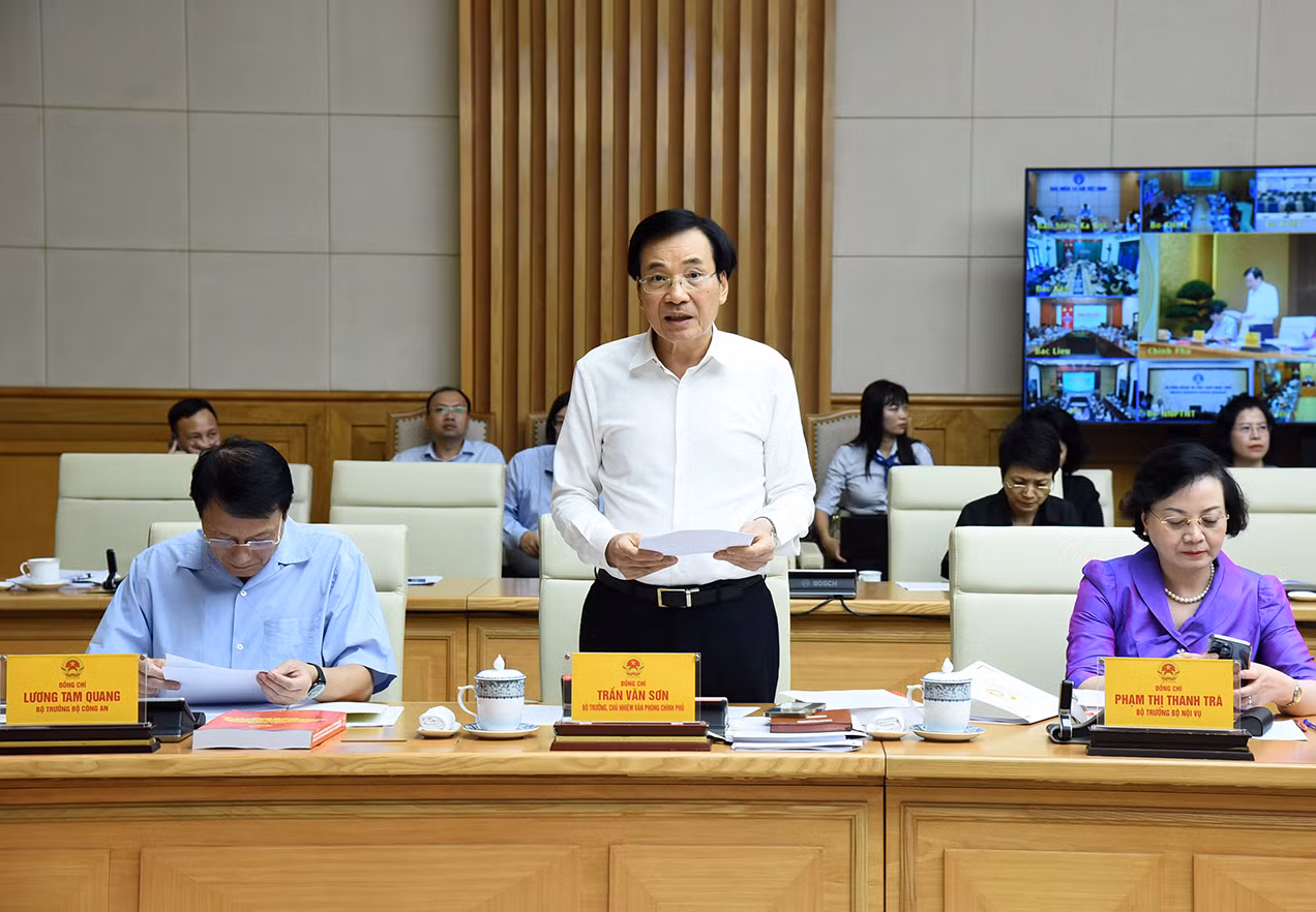 Bộ trưởng, Chủ nhiệm Văn phòng Chính phủ Trần Văn Sơn phát biểu.