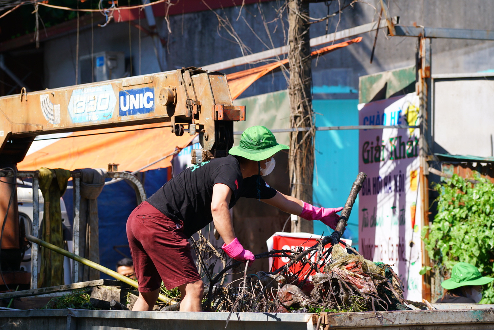 “Chúng tôi tin rằng không chỉ trong thời gian thực hiện chiến dịch này mà ý thức, hành động bảo vệ môi trường của mọi người sẽ trở thành việc làm thường xuyên, tự giác hằng ngày. Đó mới là cái đích cuối cùng của dự án Cộng đồng Việt Nam Xanh”, chị Hương nhấn mạnh.