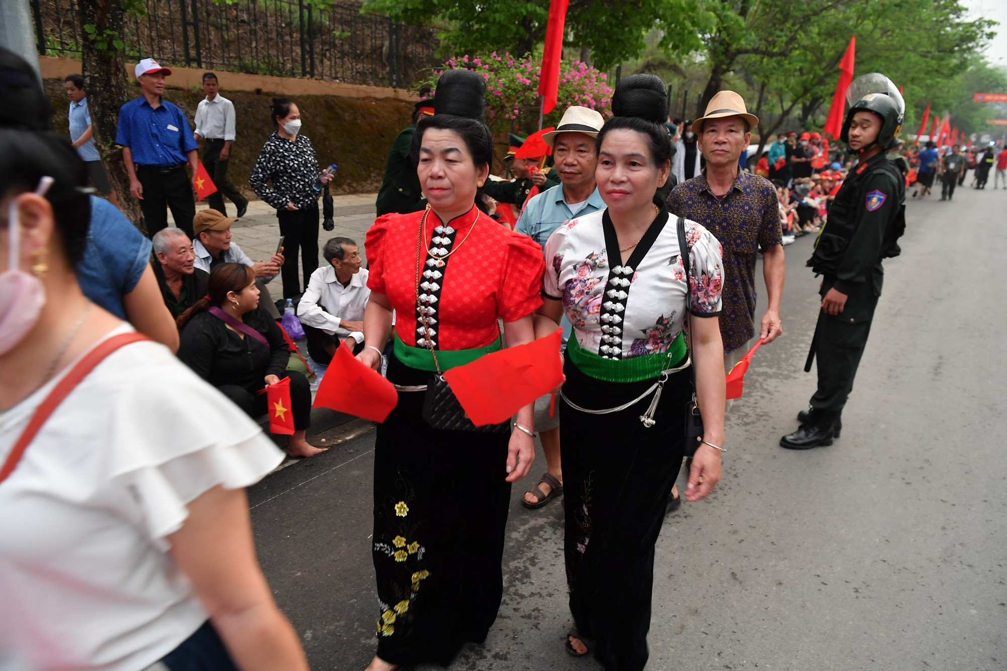 Đồng bào các dân tộc tỉnh Điện Biên cũng có mặt từ rất sớm.